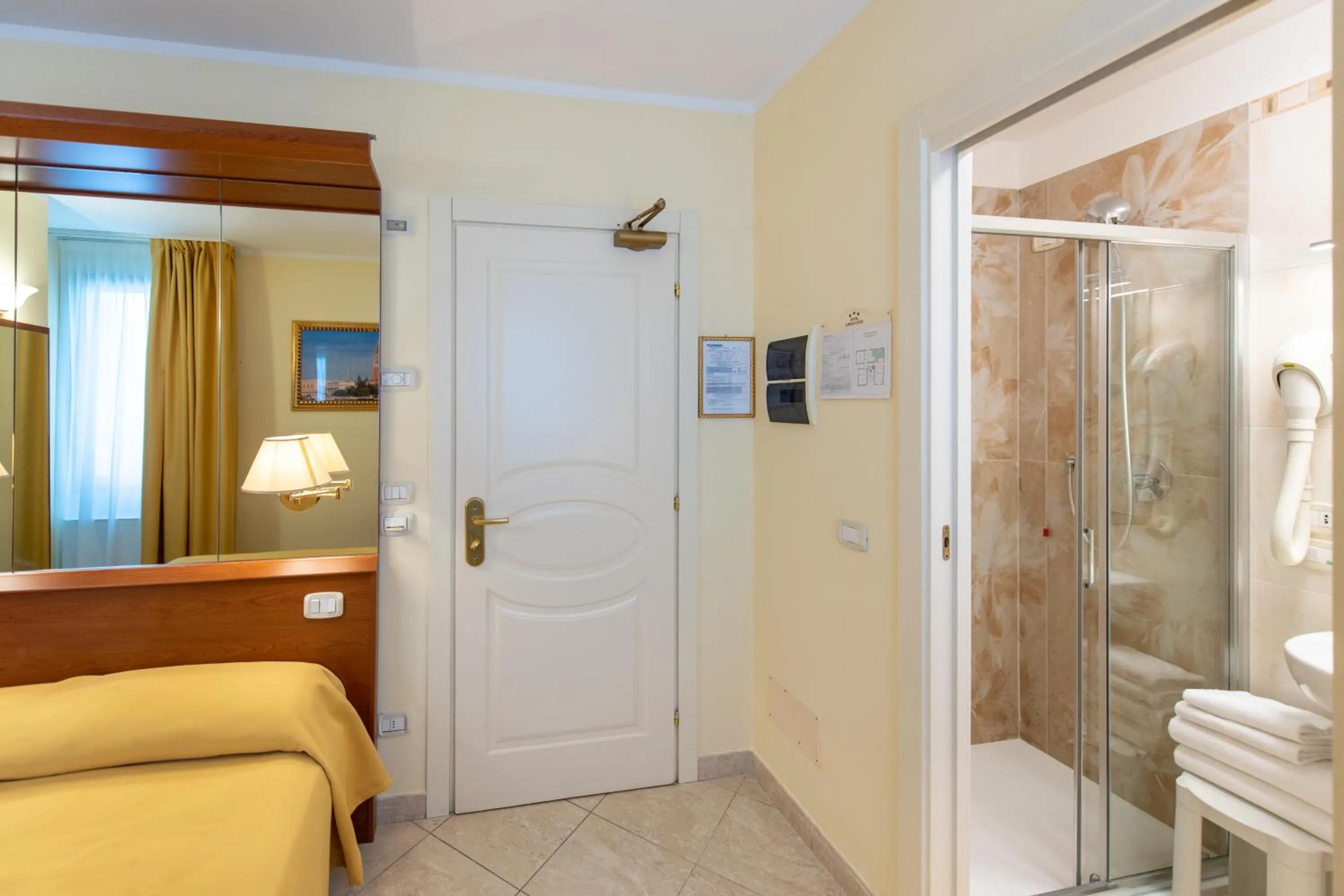 Shower in Hotel Ambasciata Venice - Atika & Atif