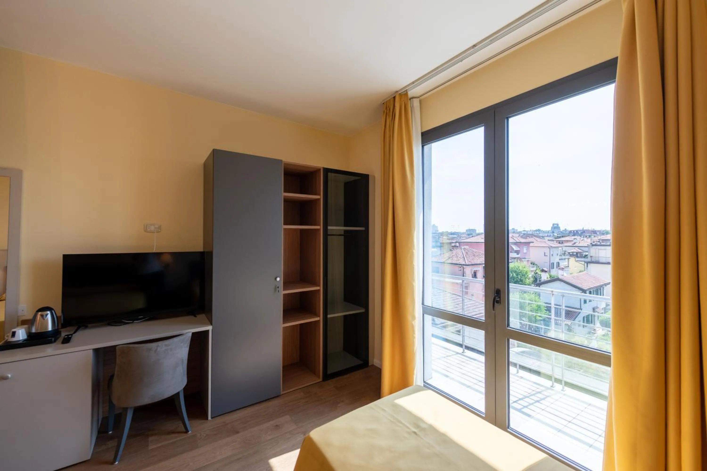 Bed in Hotel Ambasciata Venice - Atika & Atif