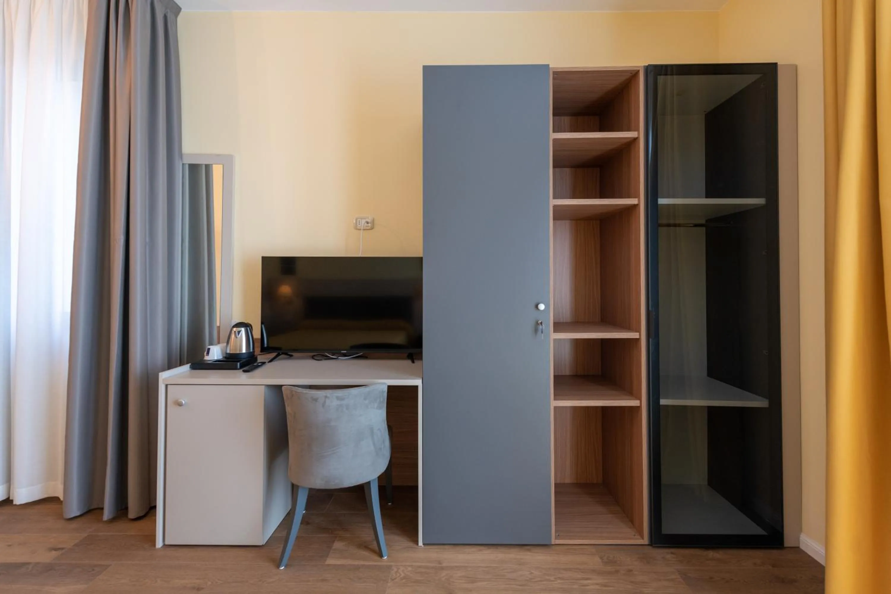 TV and multimedia in Hotel Ambasciata Venice - Atika & Atif