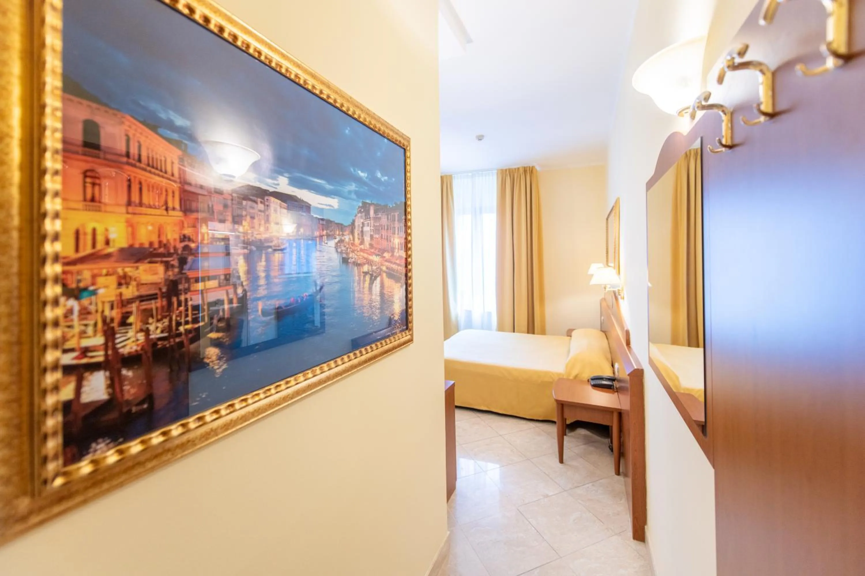 Bed in Hotel Ambasciata Venice - Atika & Atif