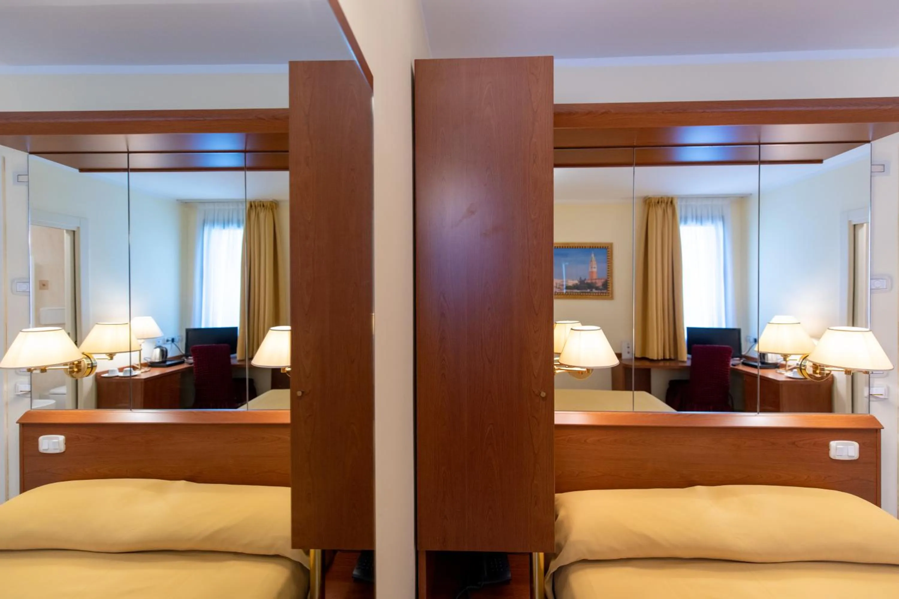 Bed in Hotel Ambasciata Venice - Atika & Atif