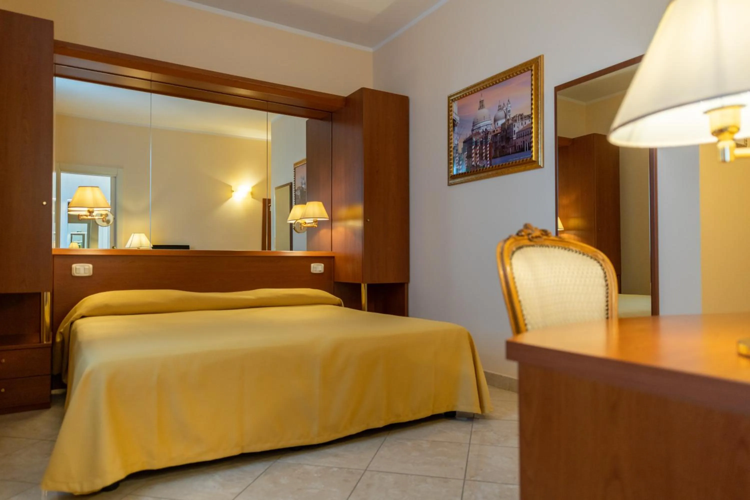 Bed in Hotel Ambasciata Venice - Atika & Atif