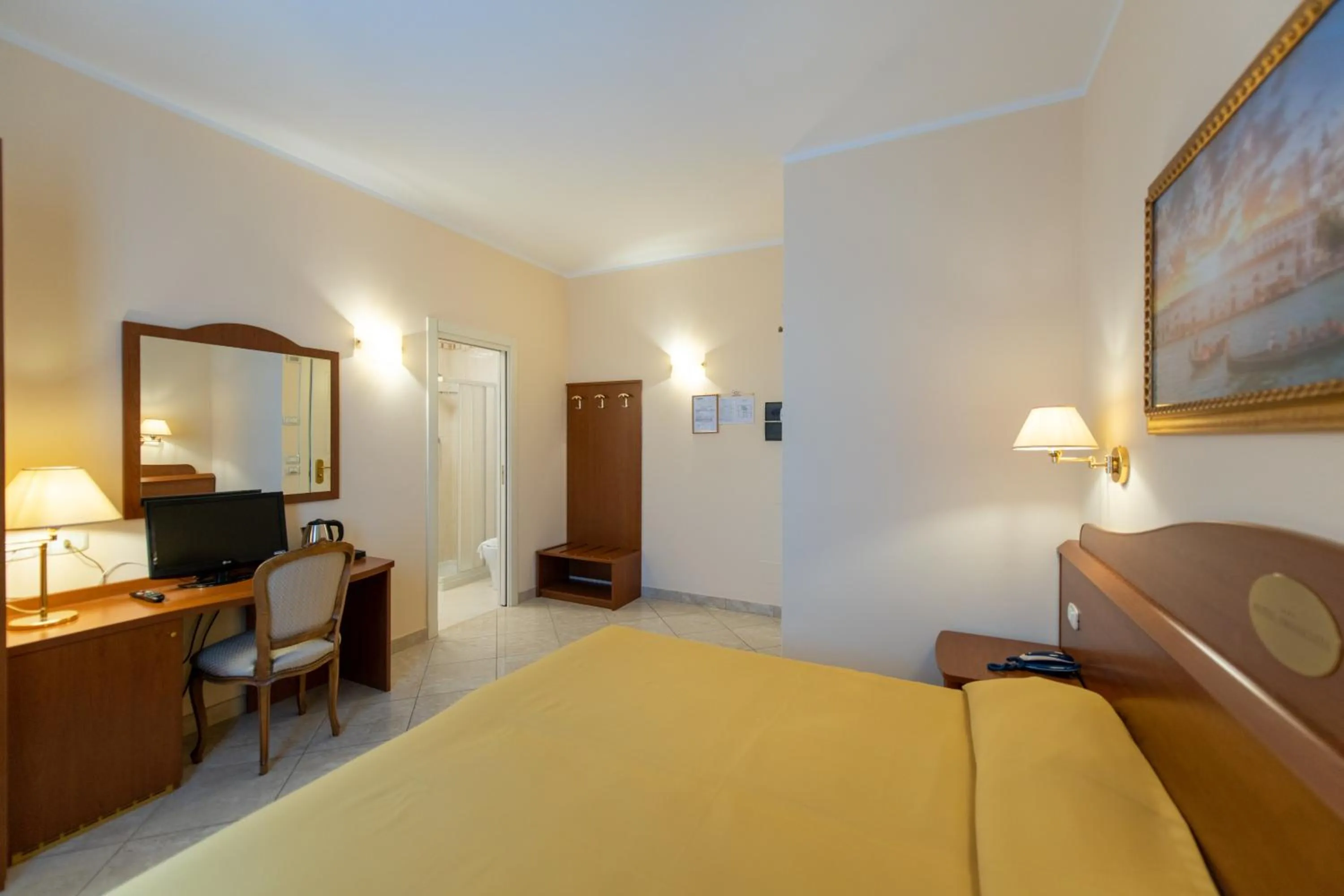 Bed in Hotel Ambasciata Venice - Atika & Atif