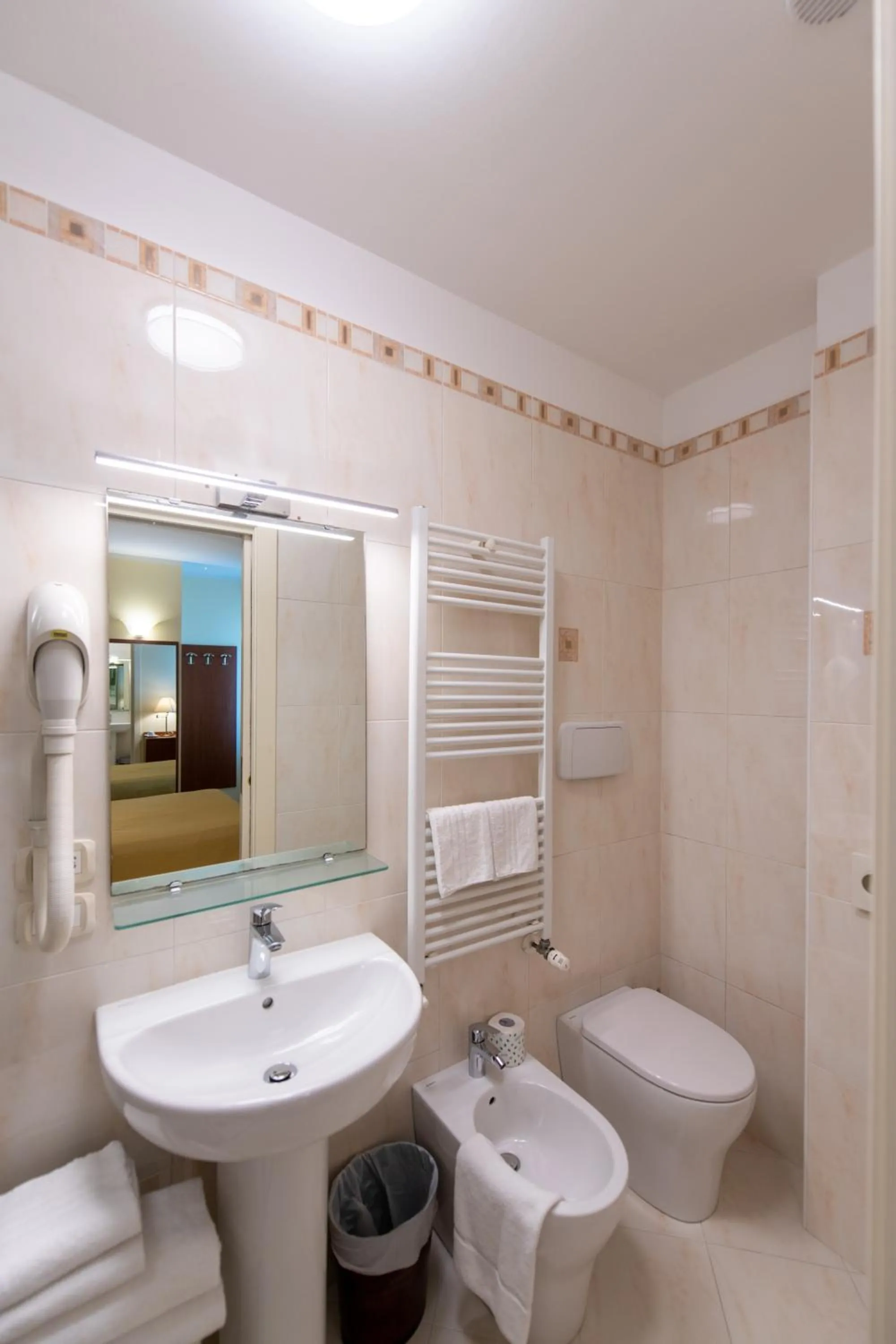 Toilet in Hotel Ambasciata Venice - Atika & Atif