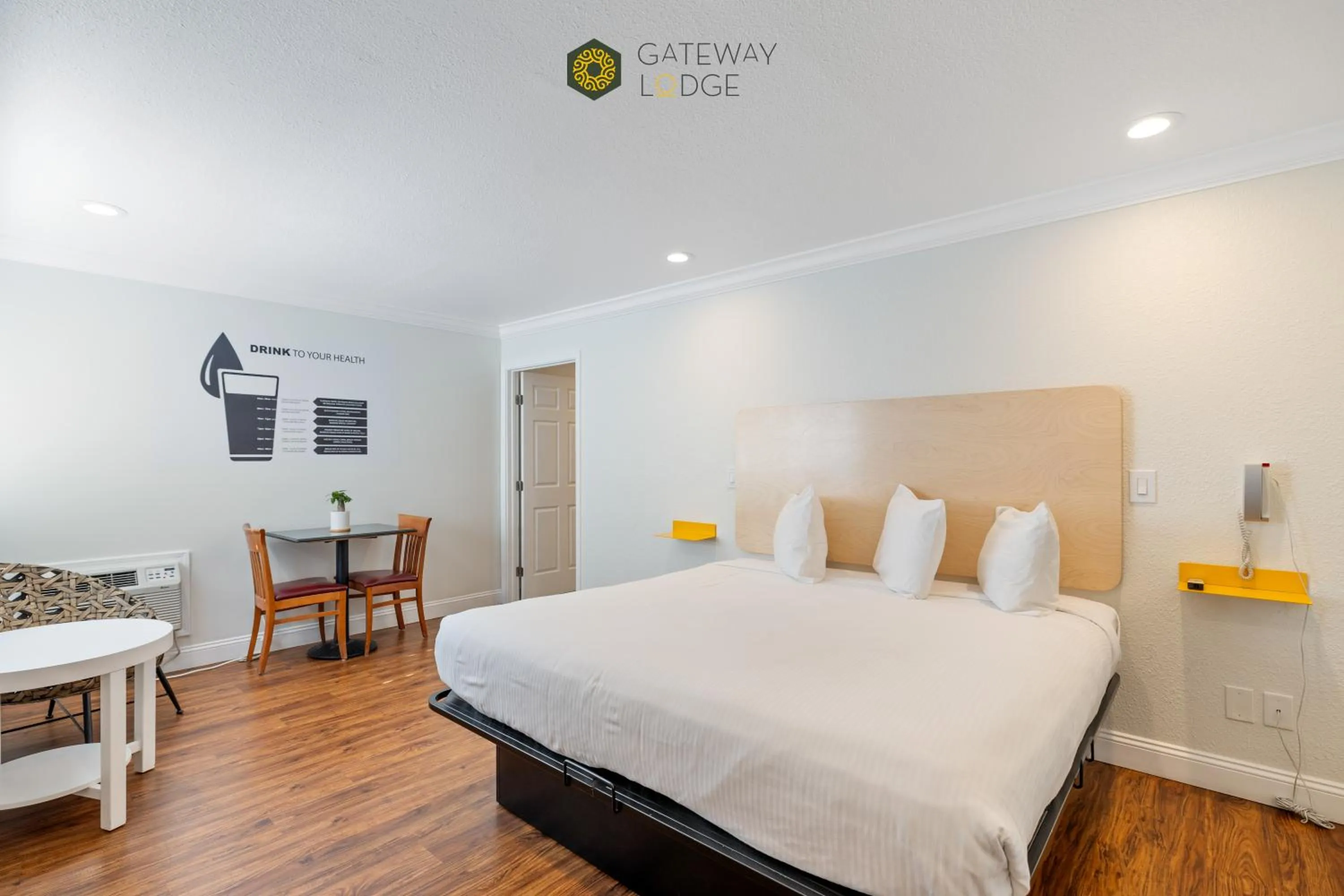 Bedroom, Bed in Gateway Lodge