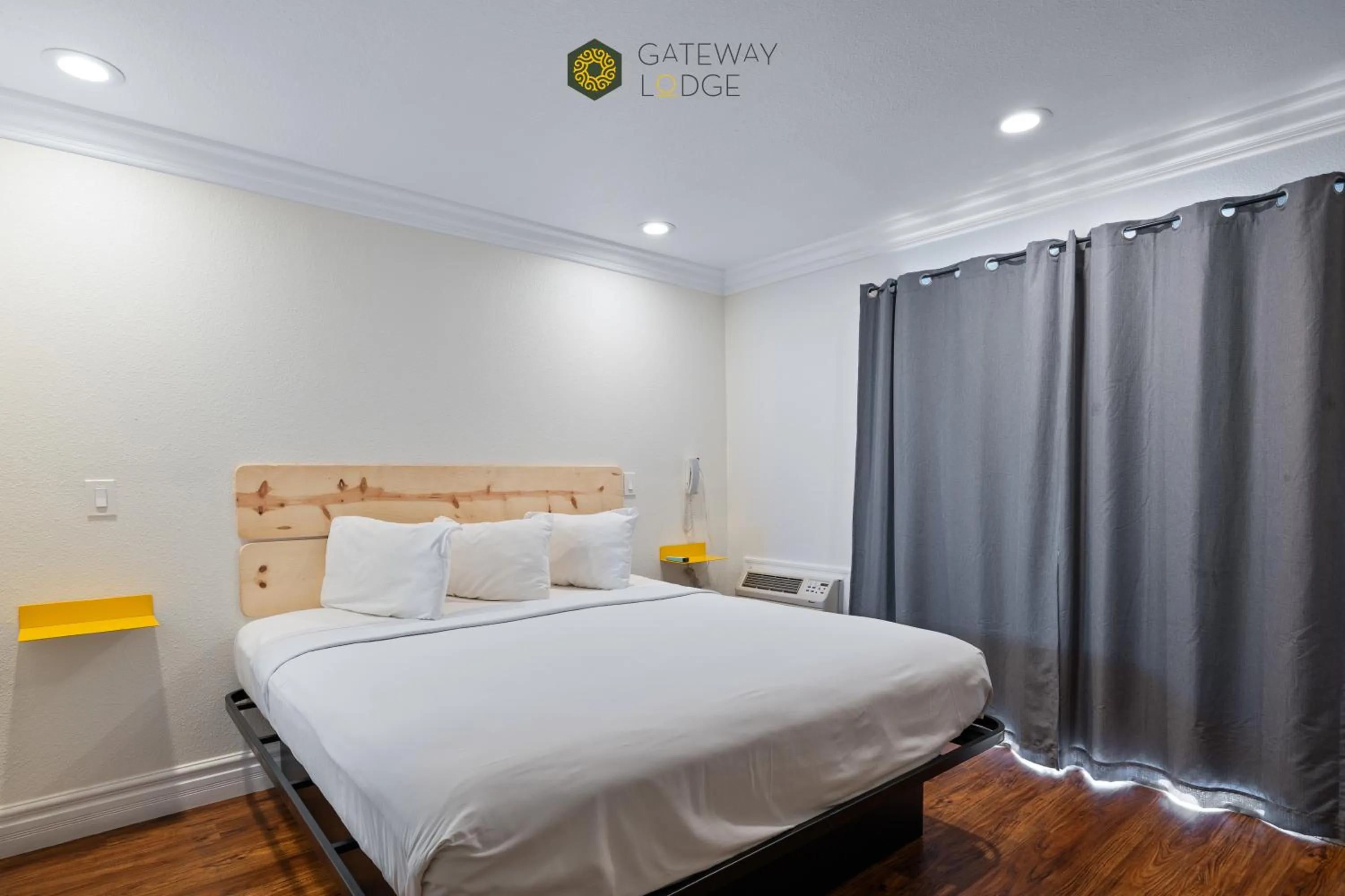 Bedroom, Bed in Gateway Lodge