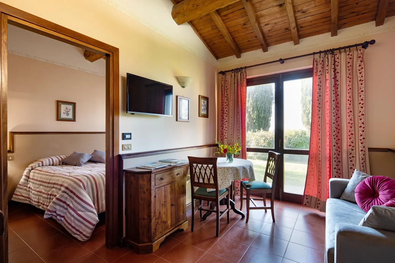 Living room, Bed in Il Poggio degli Olivi