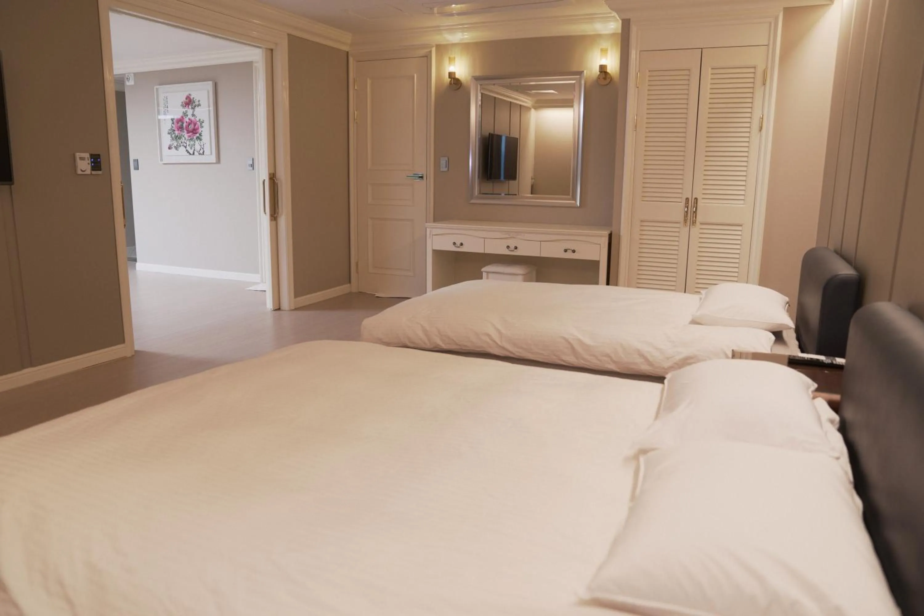 Bed in Sancheong Korean Medicine Family Hotel