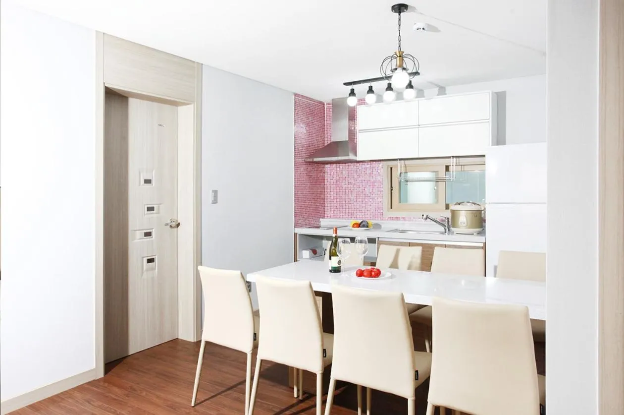 Kitchen or kitchenette in SN Hotel Daecheon