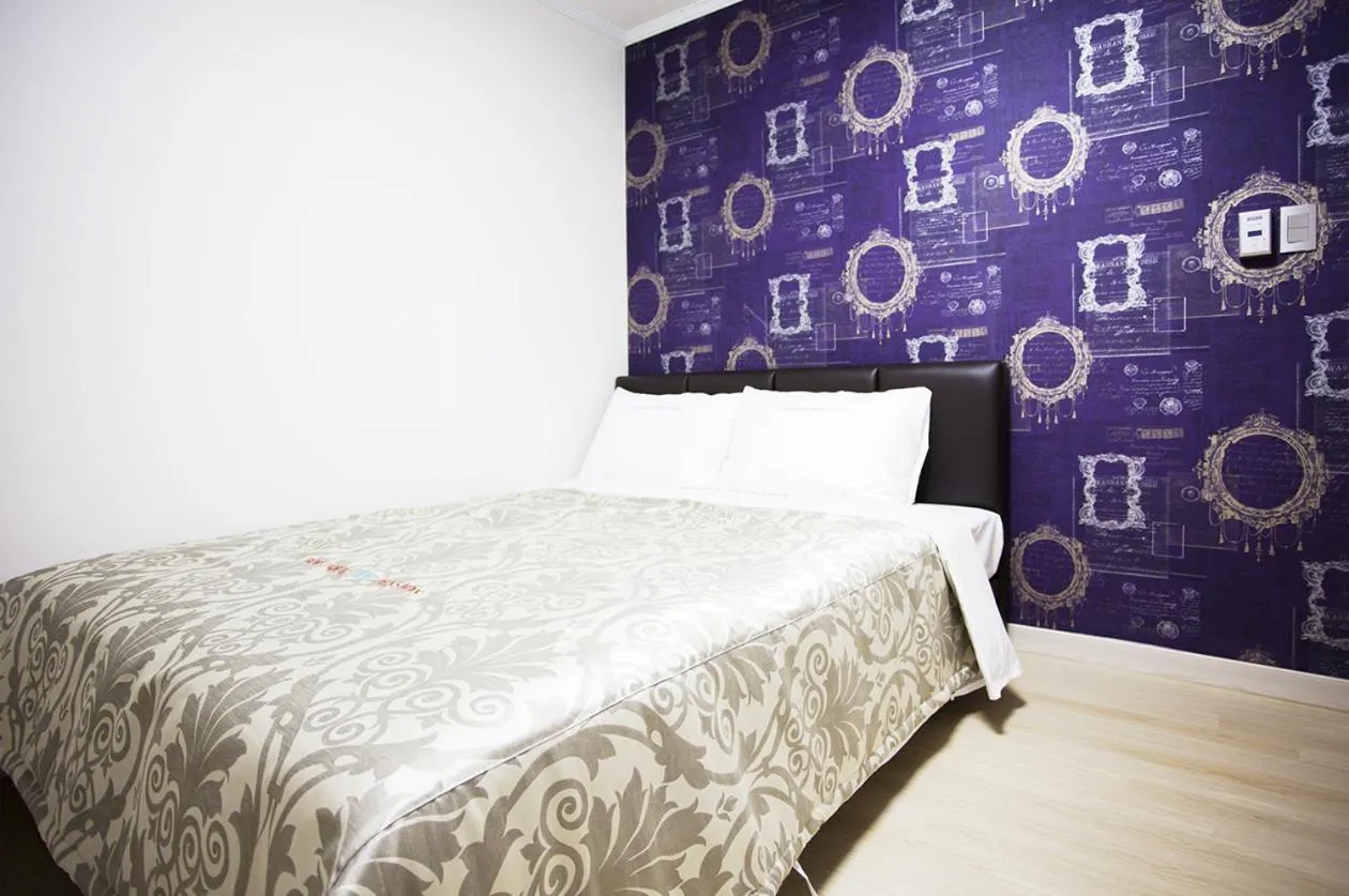 Bedroom, Bed in SN Hotel Daecheon