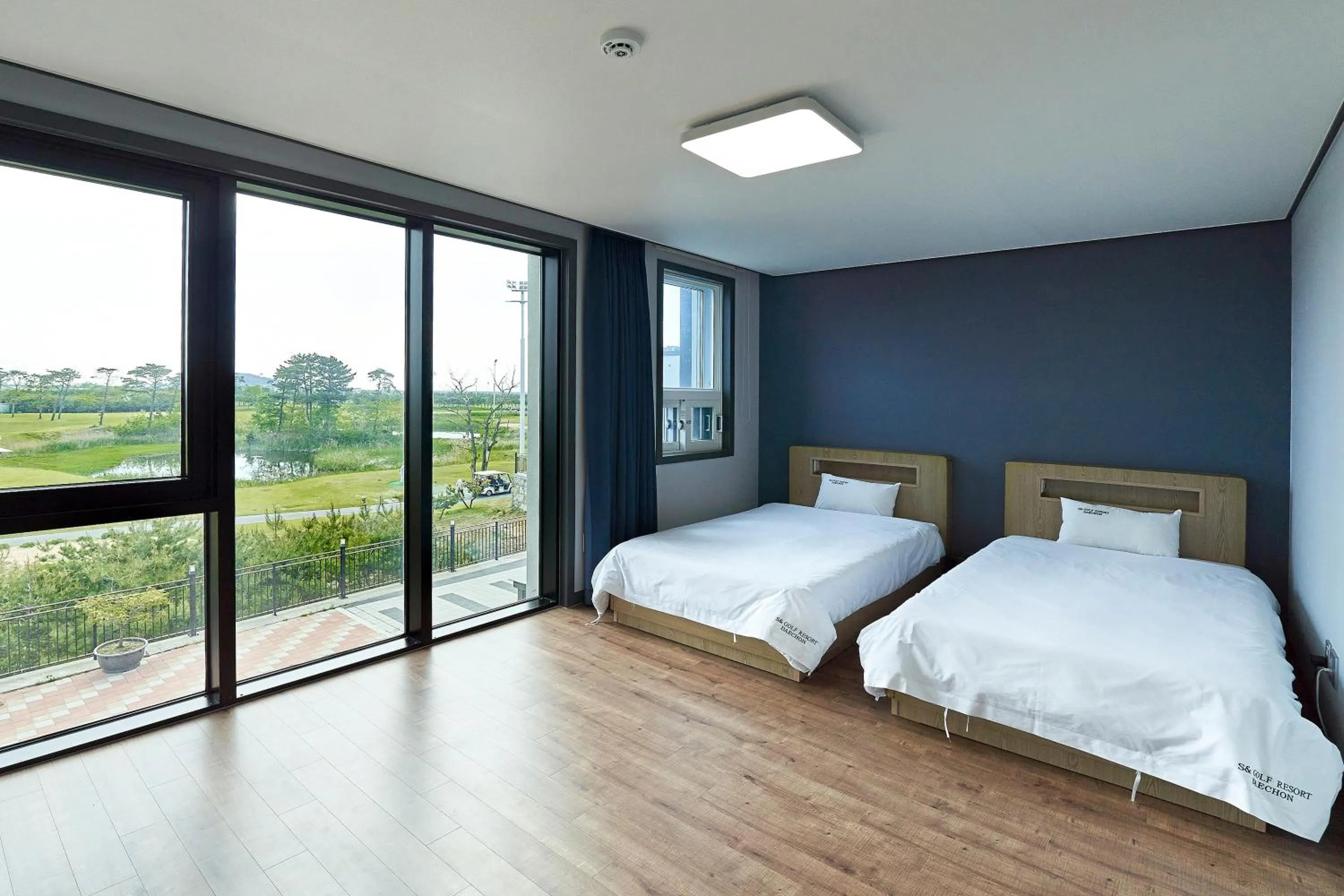 Bedroom, Bed in SN Hotel Daecheon