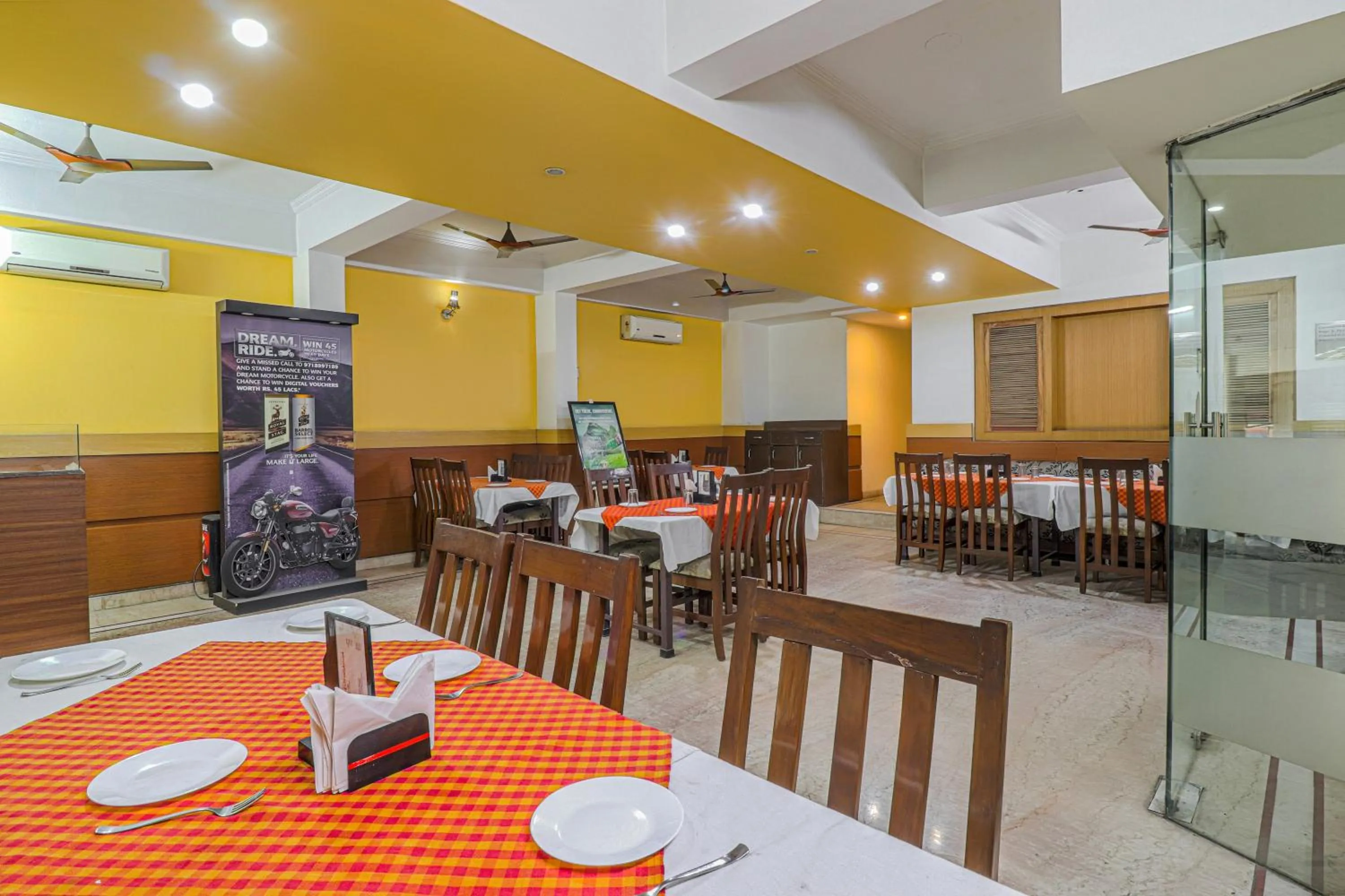 Restaurant/places to eat in Hotel Siddharth