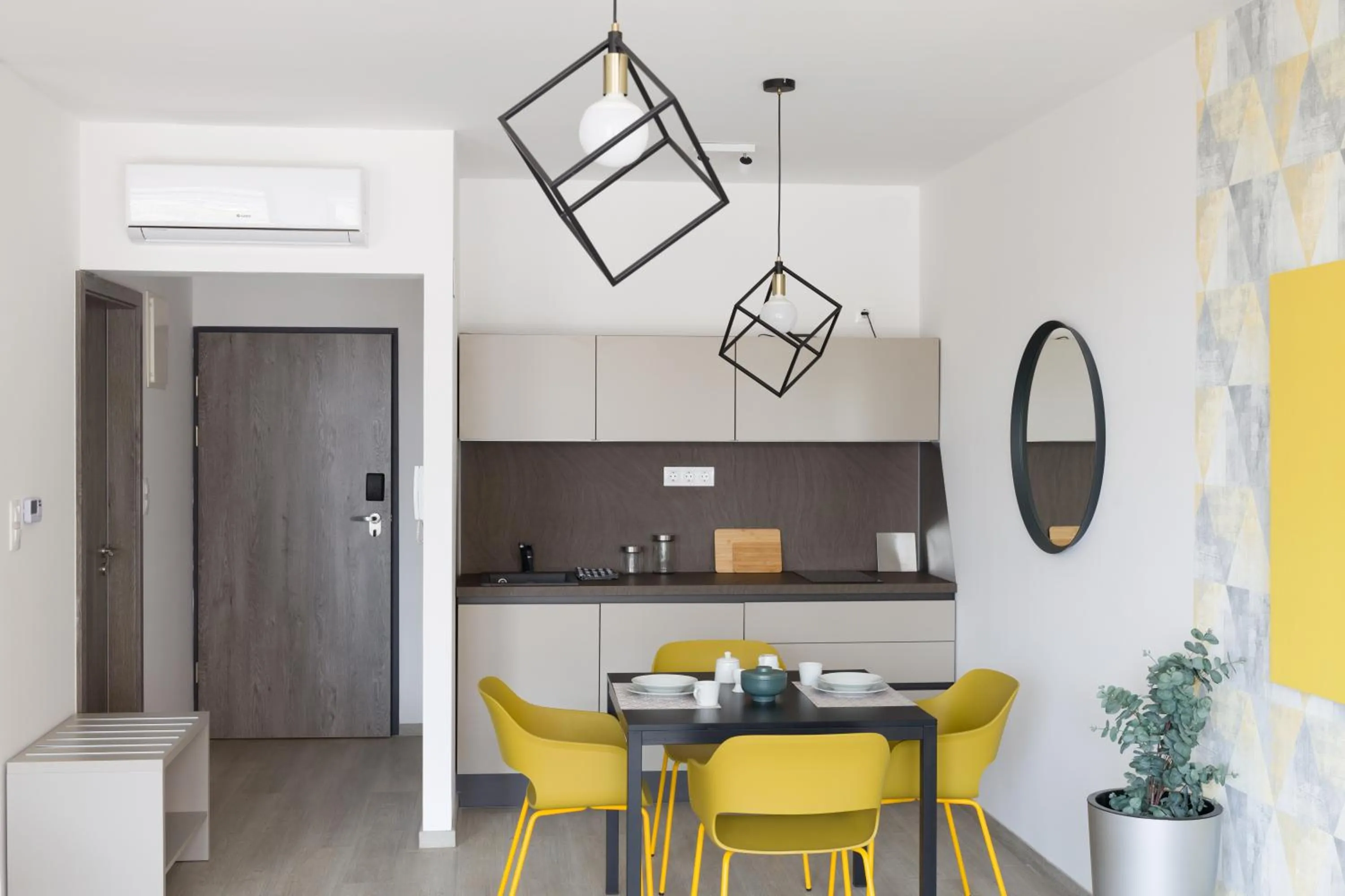 Kitchen or kitchenette in Parizs Garden Apartments