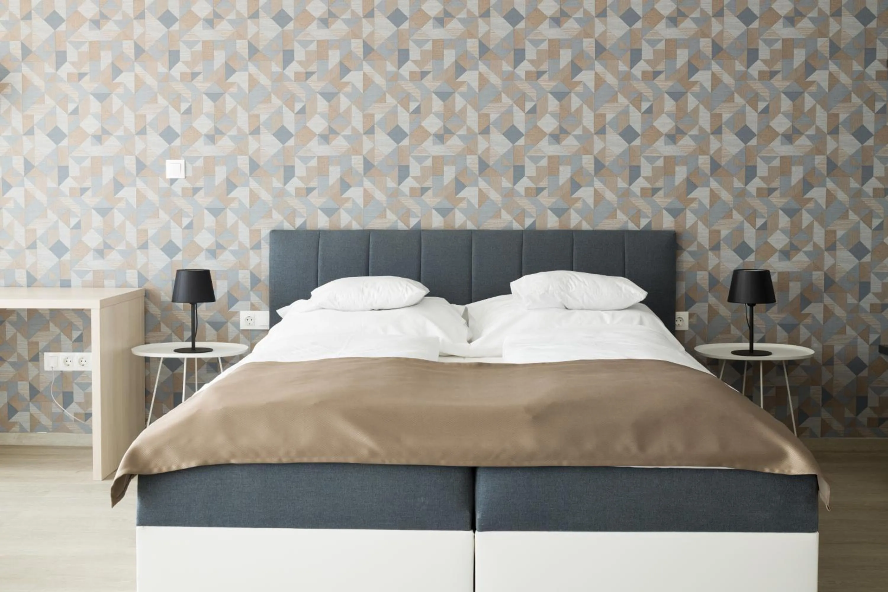 Bedroom, Bed in Parizs Garden Apartments