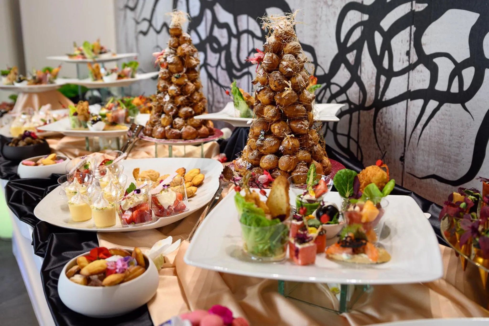 Restaurant/places to eat in Parizs Garden Apartments