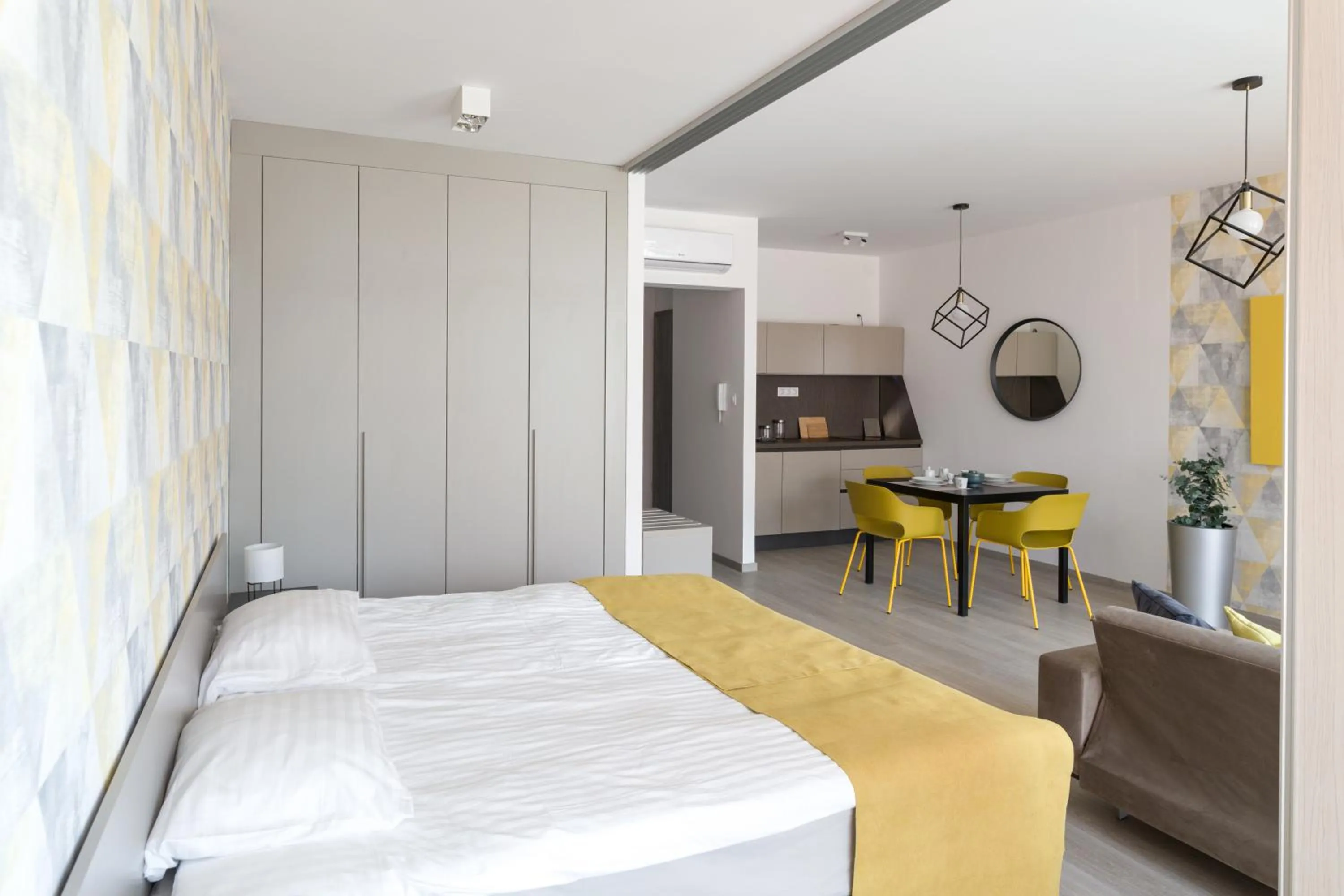 Photo of the whole room, Bed in Parizs Garden Apartments