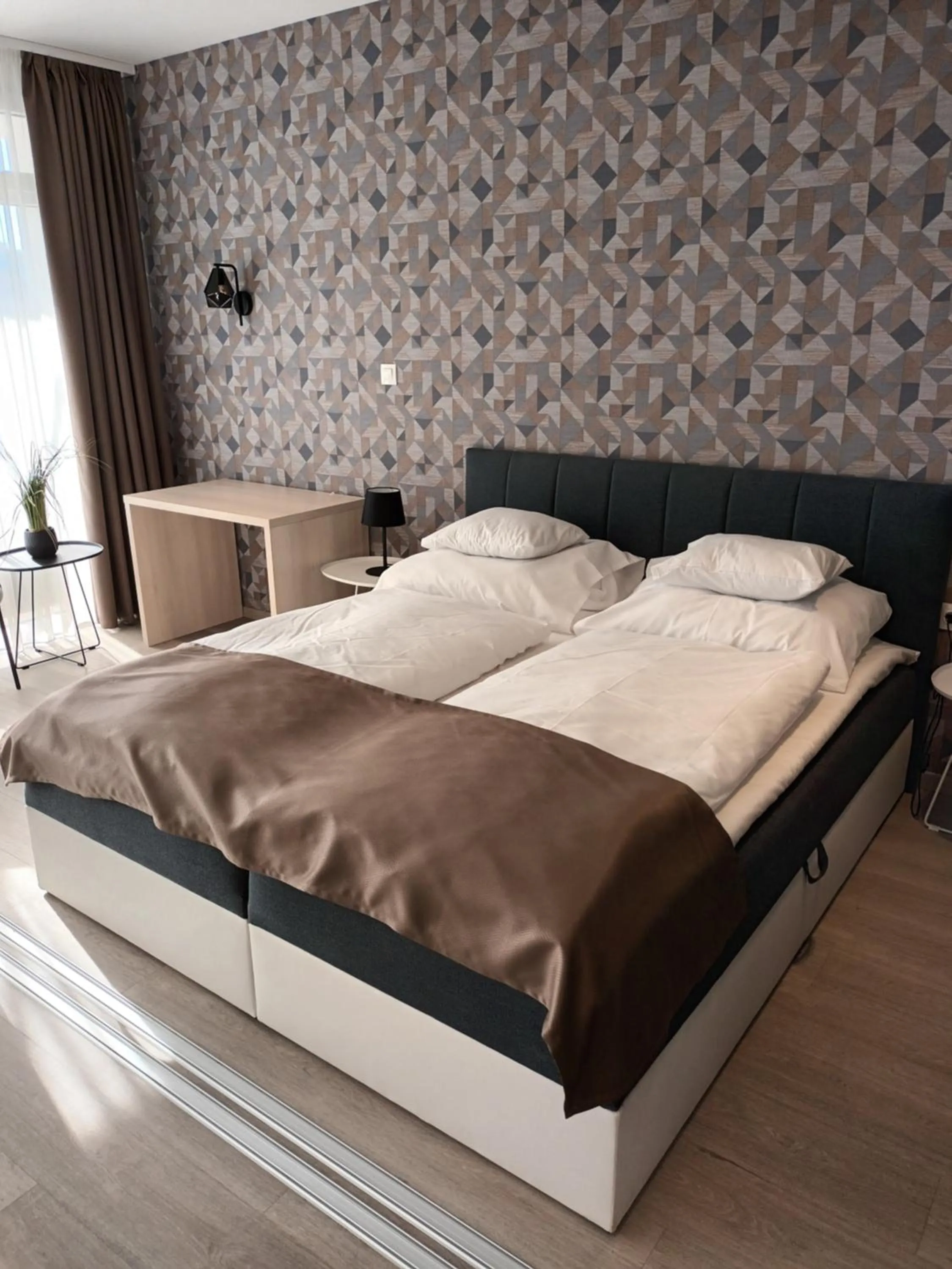 Bedroom, Bed in Parizs Garden Apartments