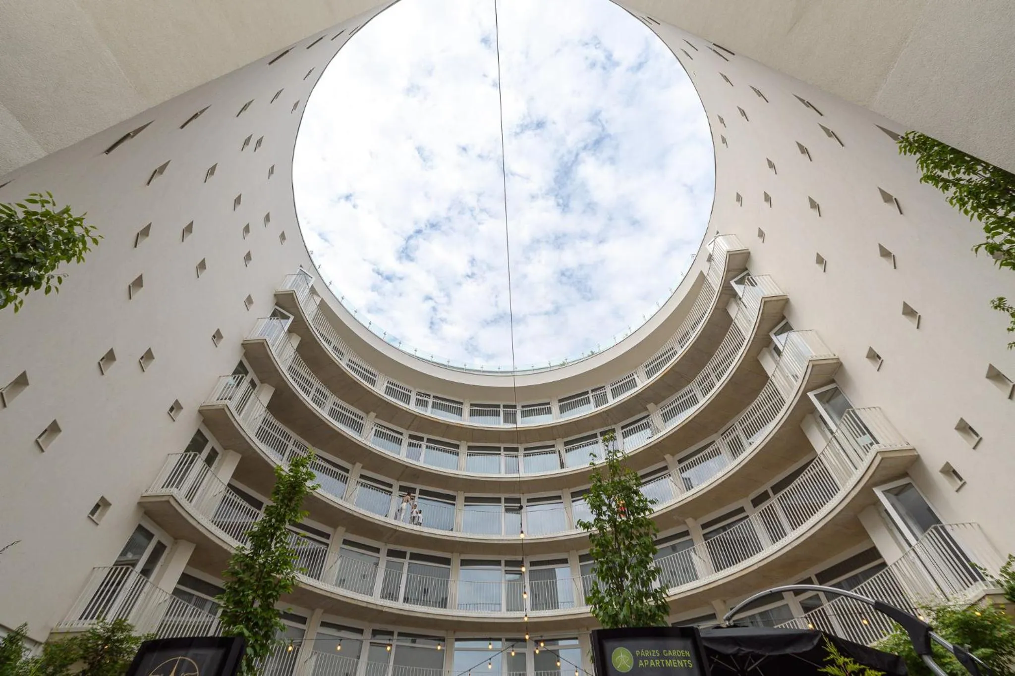 Property building in Parizs Garden Apartments