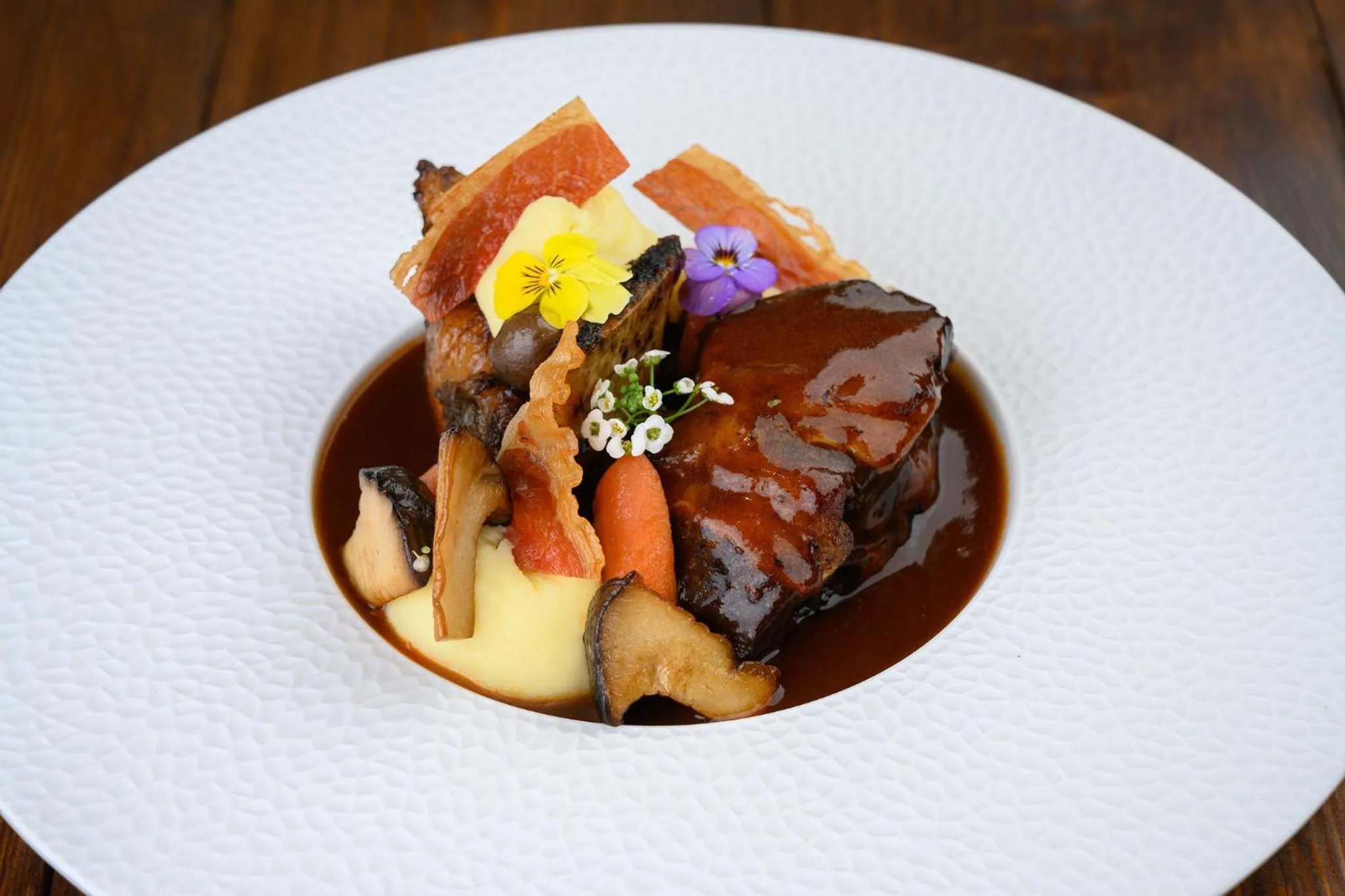 Restaurant/places to eat in Parizs Garden Apartments