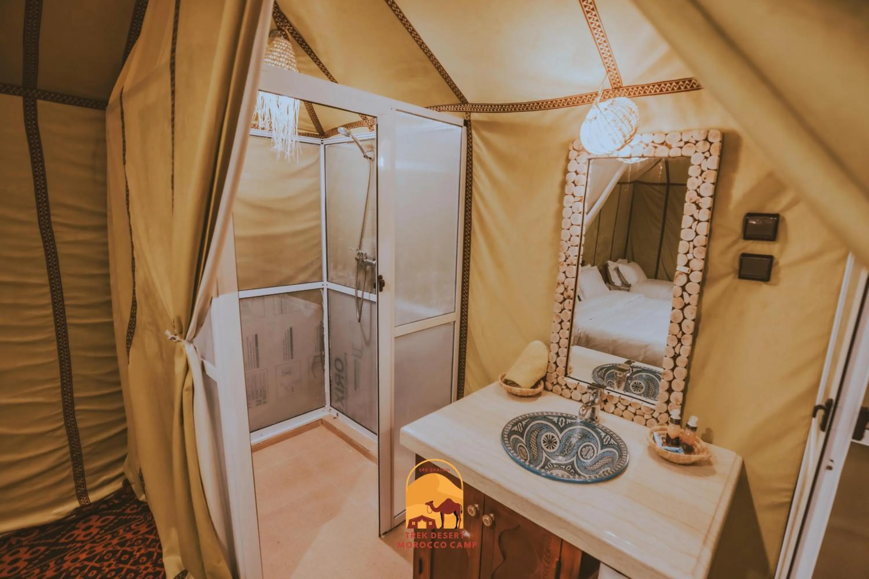 Shower in Trek desert Morocco Sarl