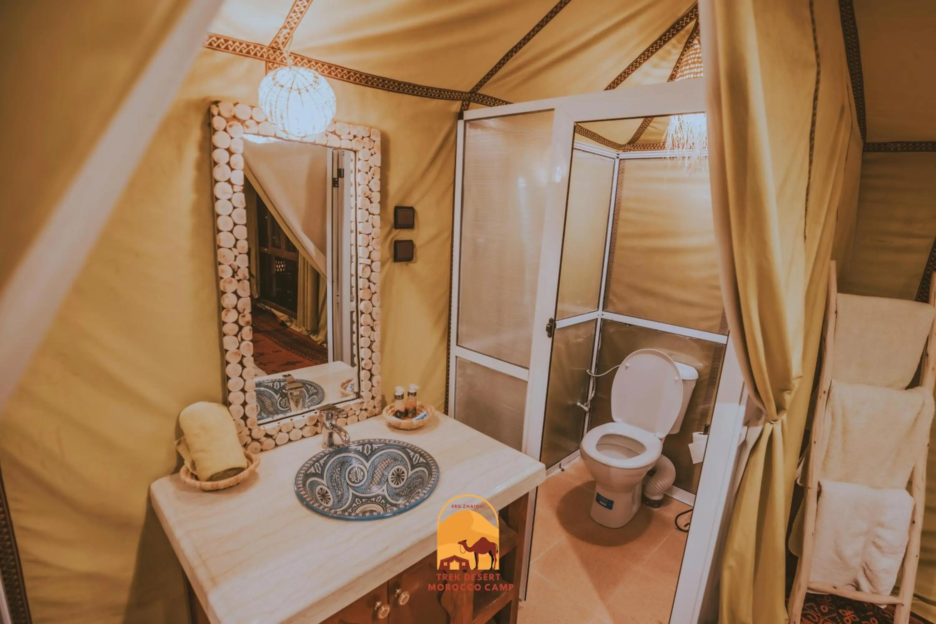 Shower in Trek desert Morocco Sarl