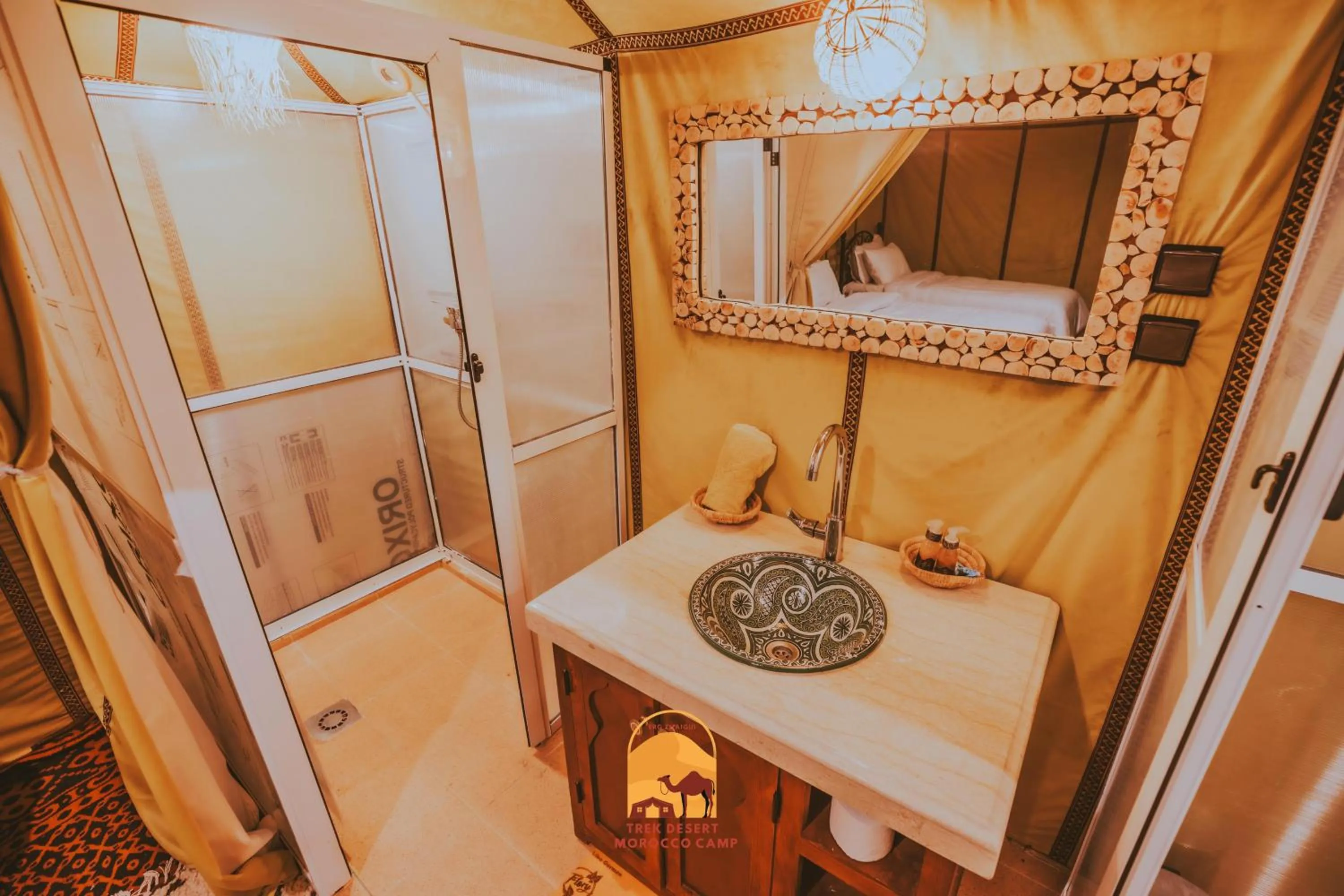 Shower in Trek desert Morocco Sarl