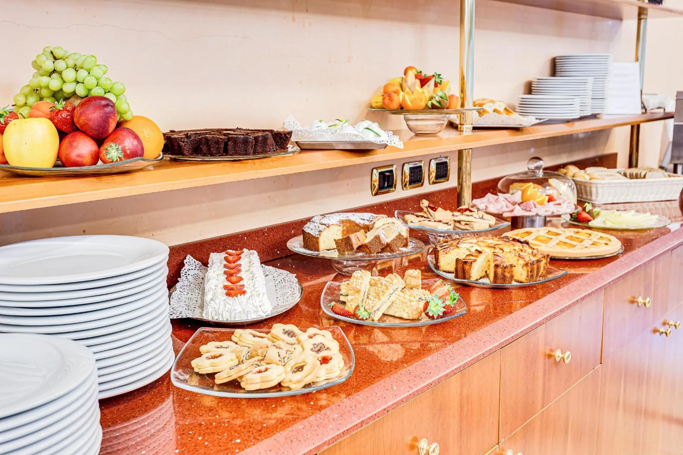 Buffet breakfast in HOTEL VILLA MARIA