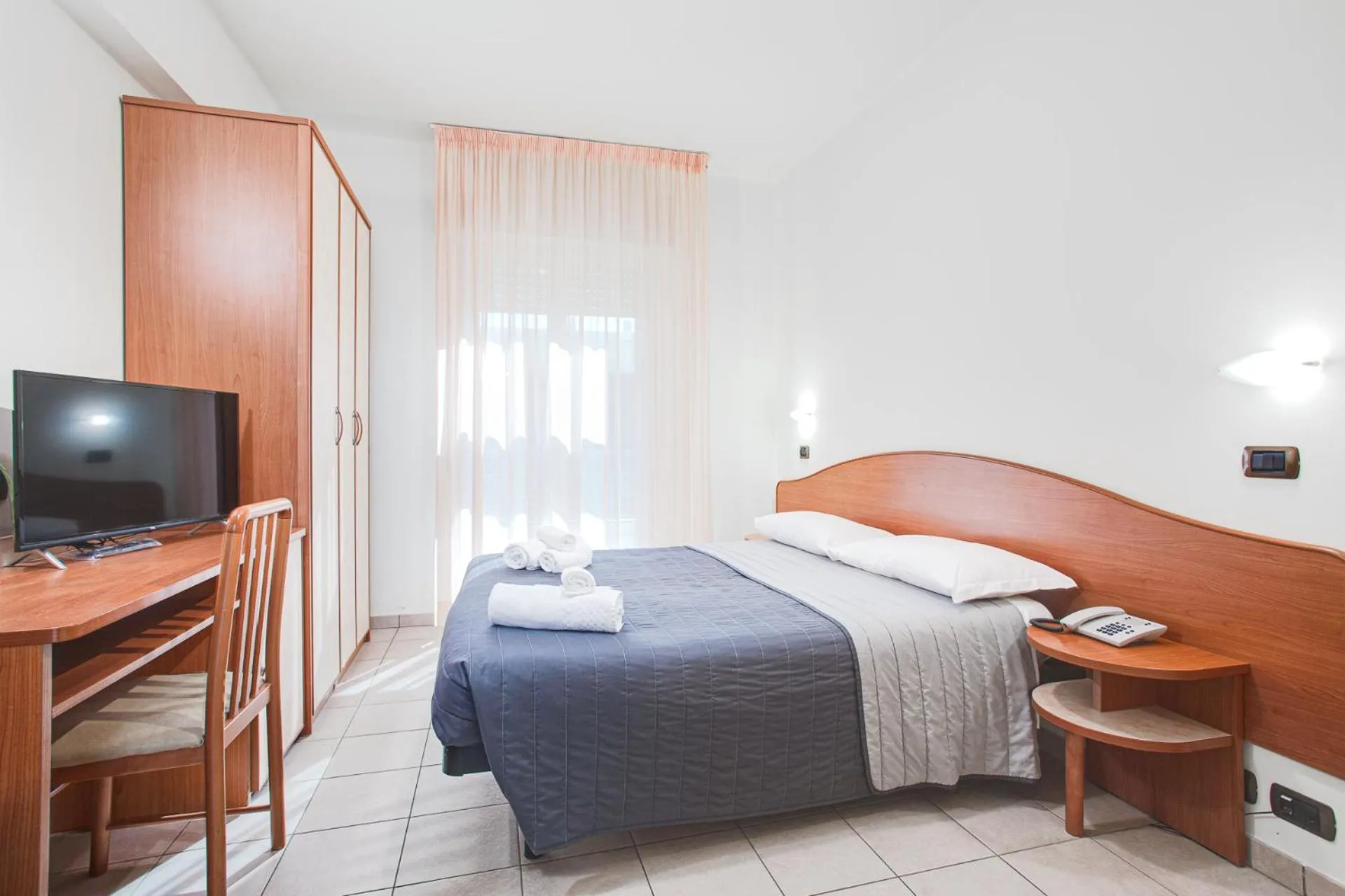 View (from property/room), Bed in HOTEL VILLA MARIA