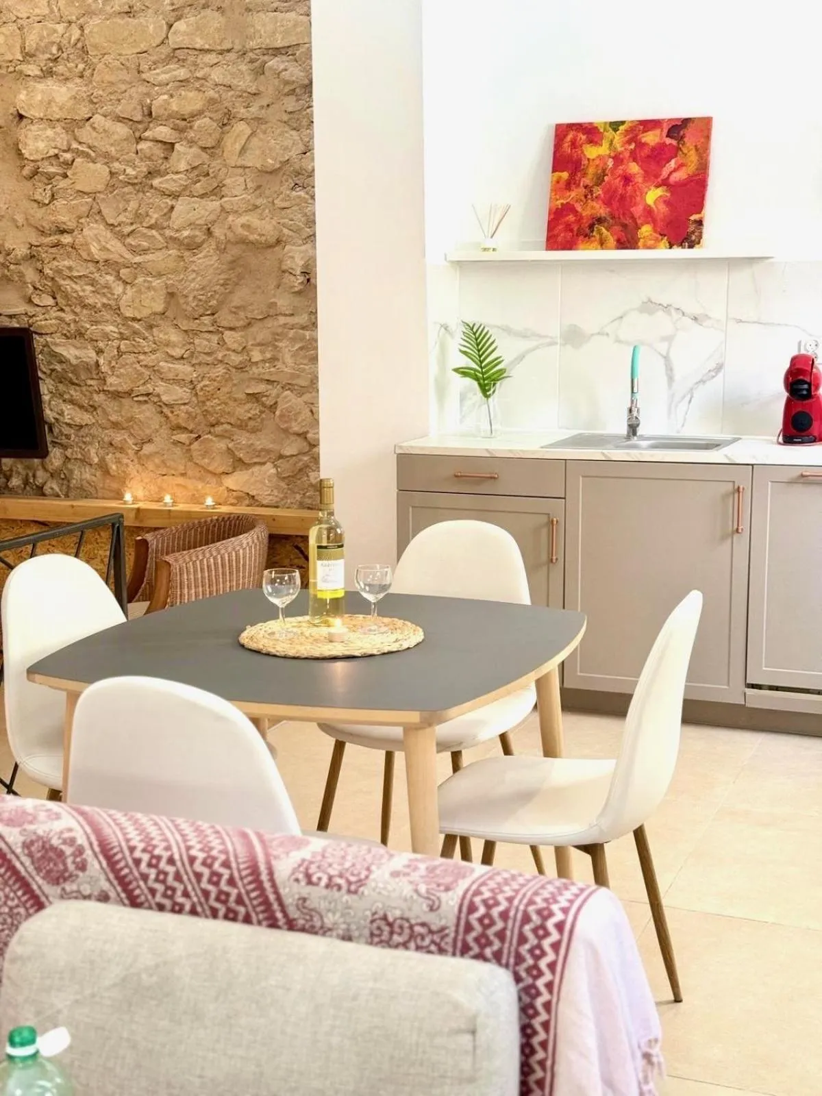 Kitchen or kitchenette in Soho Boho Apartments - with sunny rooftop terrace and fiber optic internet