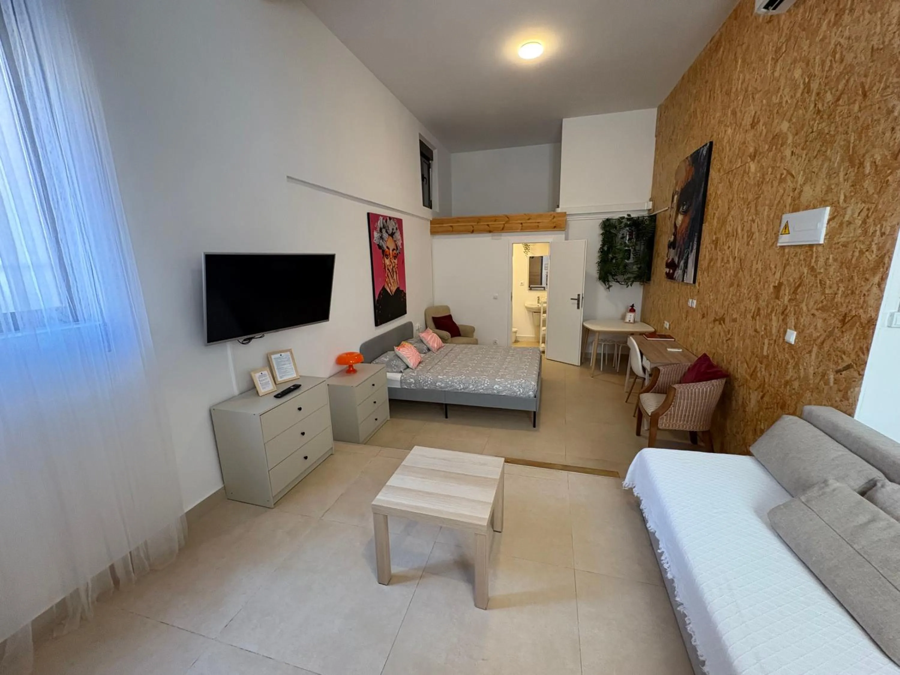 TV and multimedia, Bed in Soho Boho Apartments - with sunny rooftop terrace and fiber optic internet