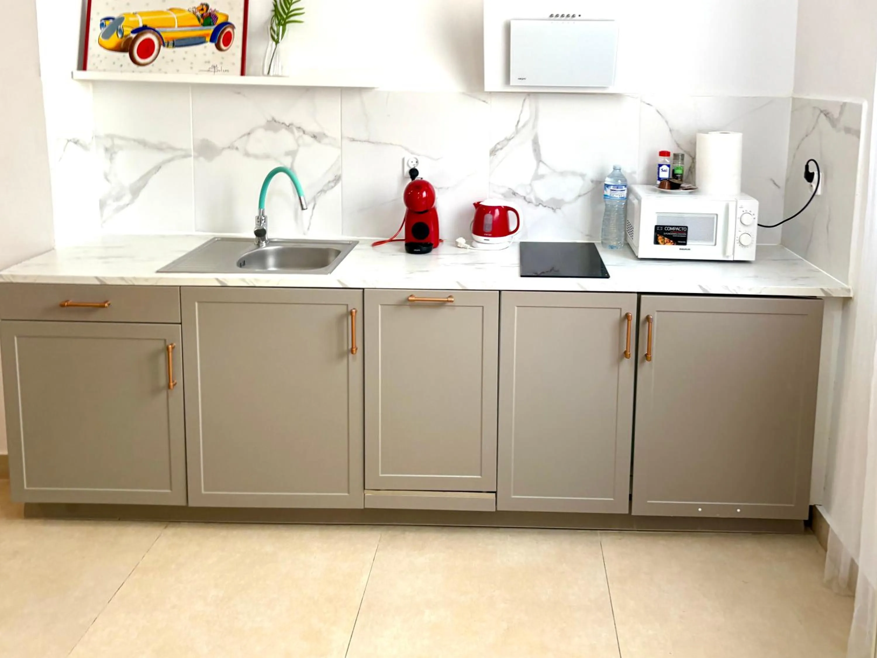 Coffee/tea facilities in Soho Boho Apartments - with sunny rooftop terrace and fiber optic internet