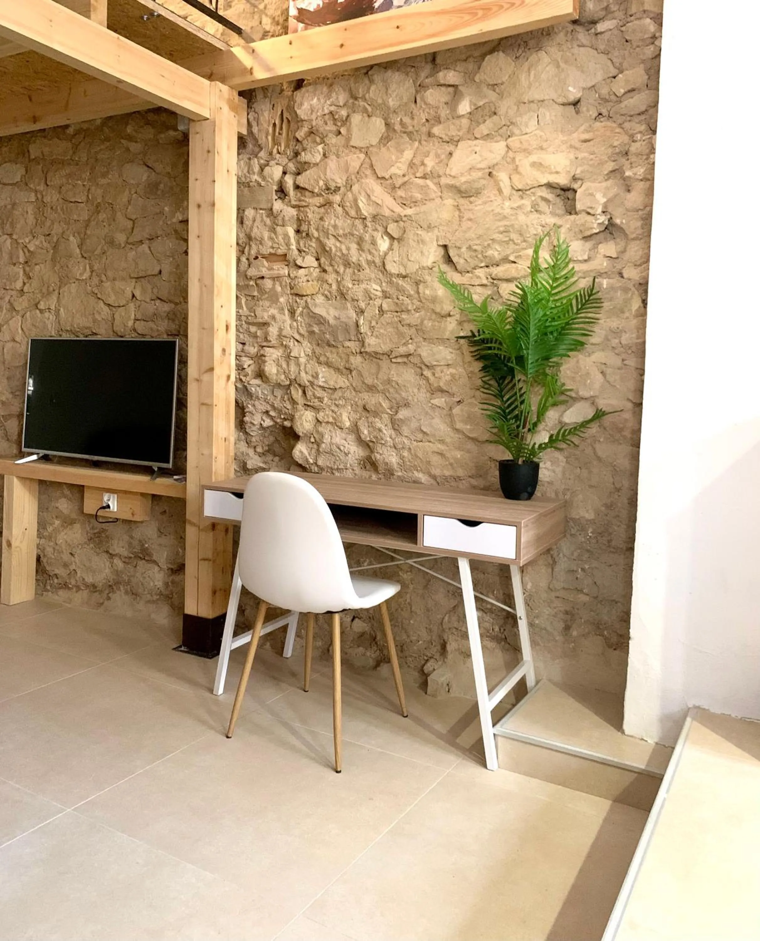 TV and multimedia in Soho Boho Apartments - with sunny rooftop terrace and fiber optic internet