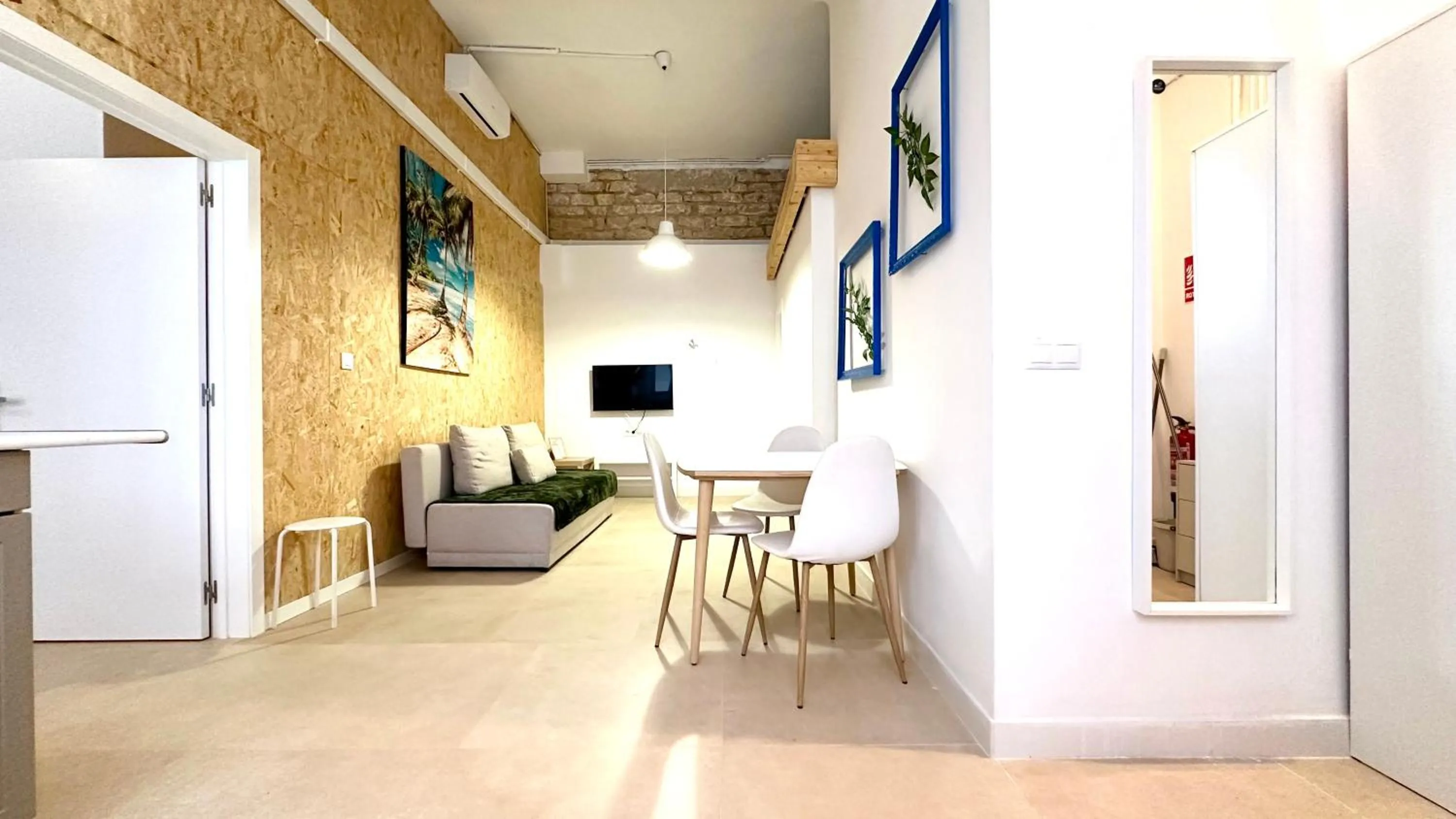 TV and multimedia in Soho Boho Apartments - with sunny rooftop terrace and fiber optic internet
