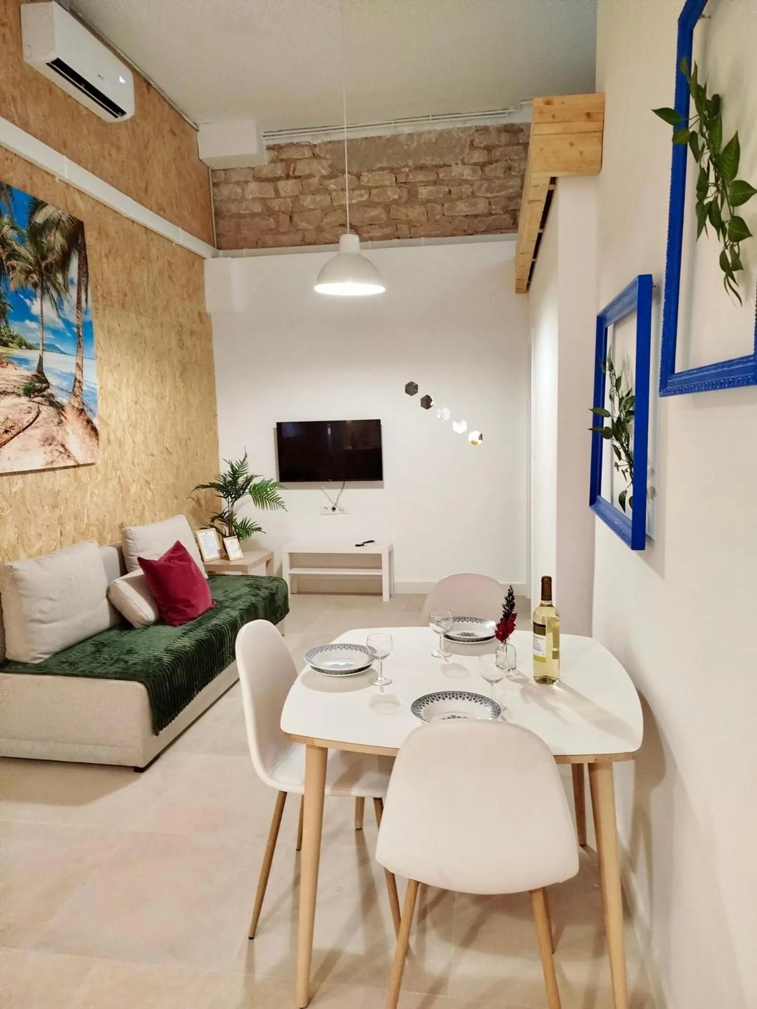 TV and multimedia in Soho Boho Apartments - with sunny rooftop terrace and fiber optic internet