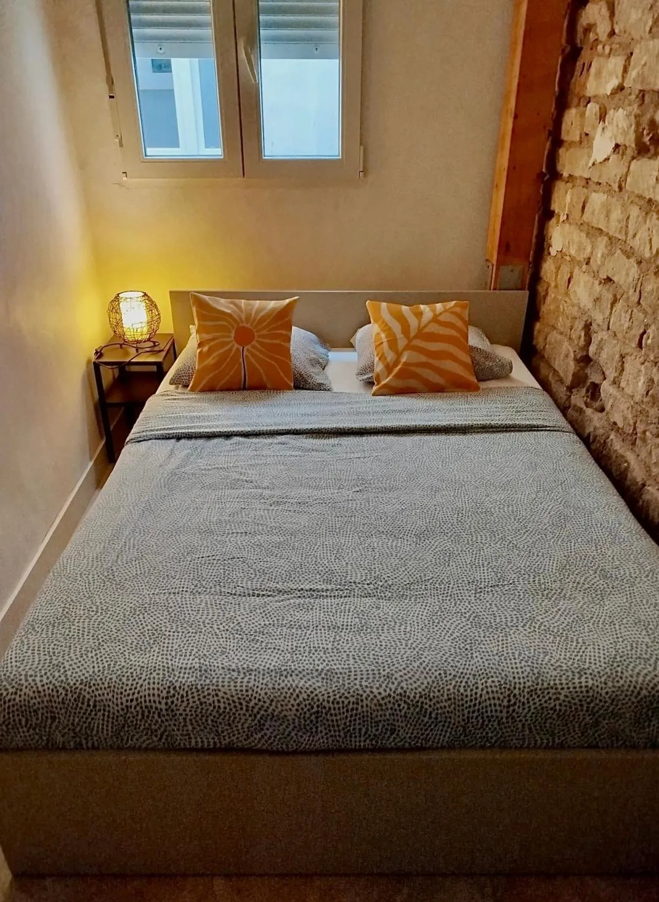 Bed in Soho Boho Apartments - with sunny rooftop terrace and fiber optic internet