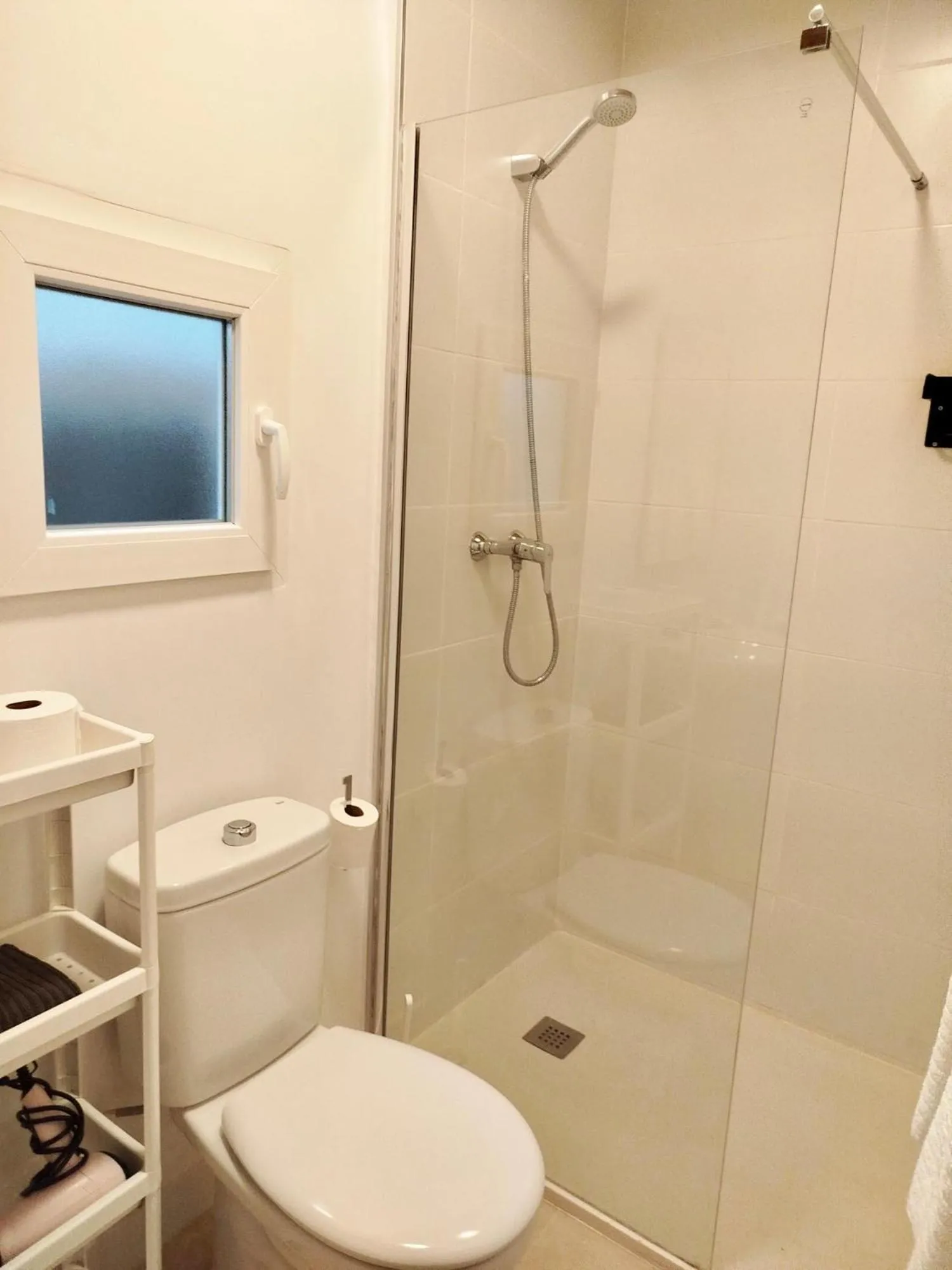 Shower in Soho Boho Apartments - with sunny rooftop terrace and fiber optic internet