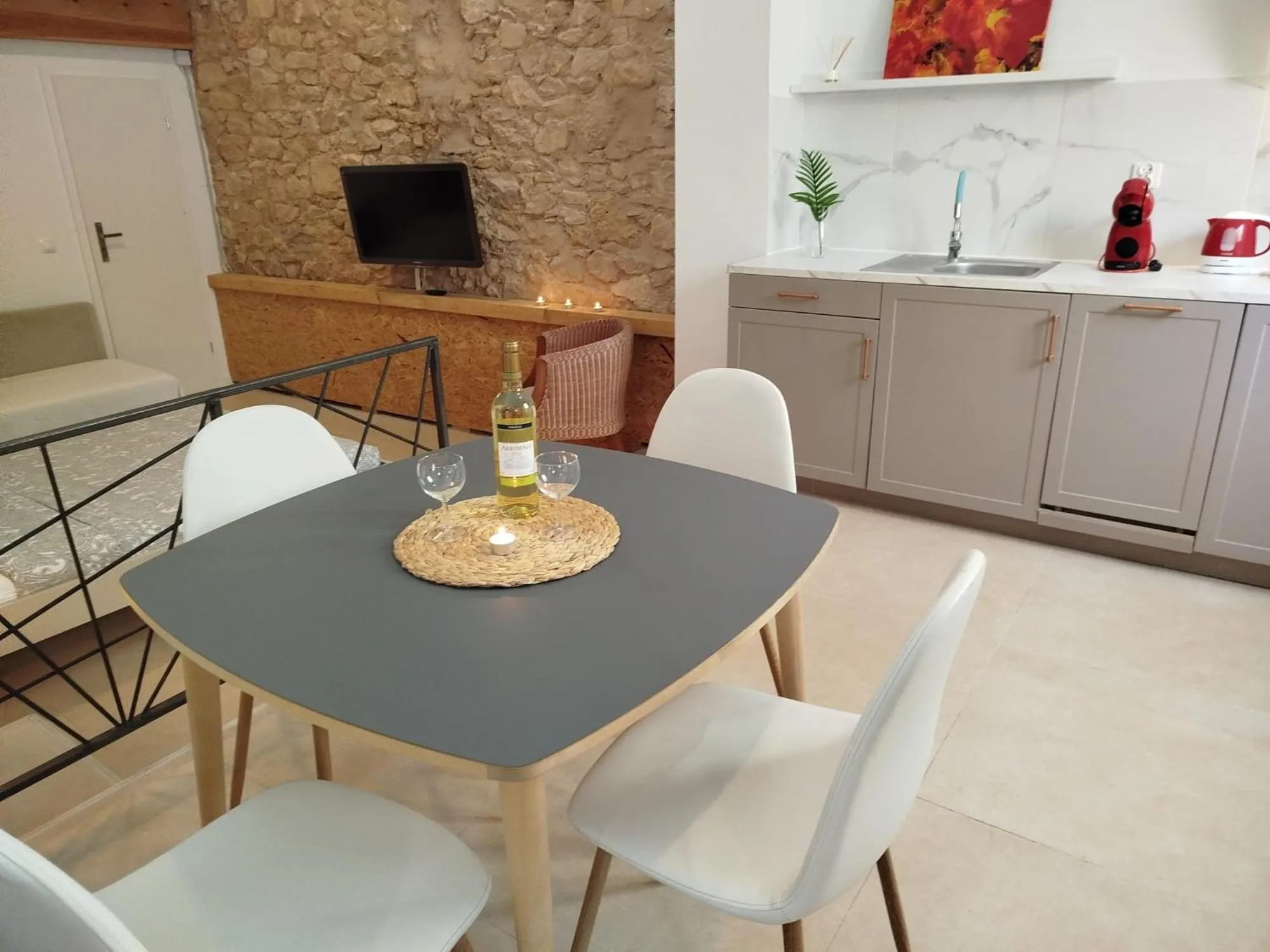 TV and multimedia in Soho Boho Apartments - with sunny rooftop terrace and fiber optic internet