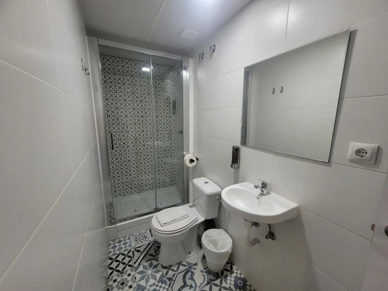 AYZ Silvela - Auto check-in property