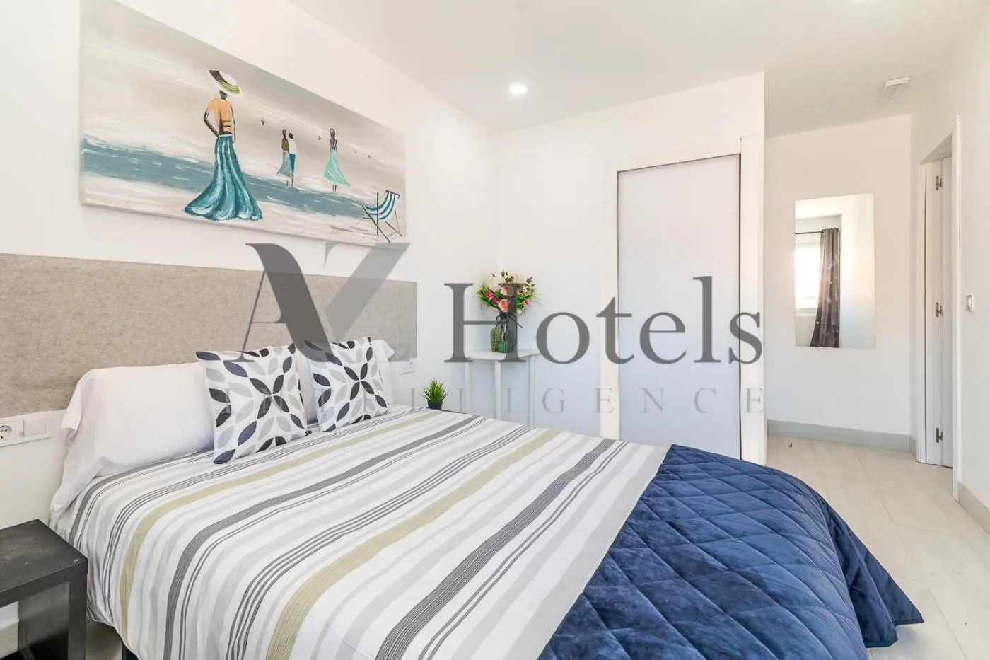 Photo of the whole room, Bed in AYZ Silvela - Auto check-in property