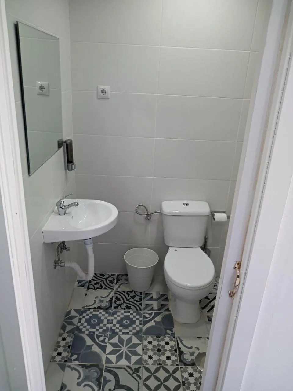 Bathroom in AYZ Silvela - Auto check-in property