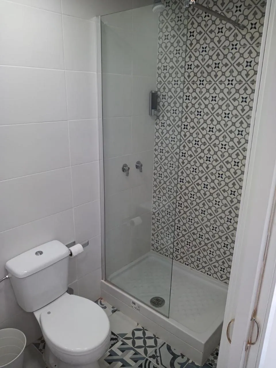 Bathroom in AYZ Silvela - Auto check-in property