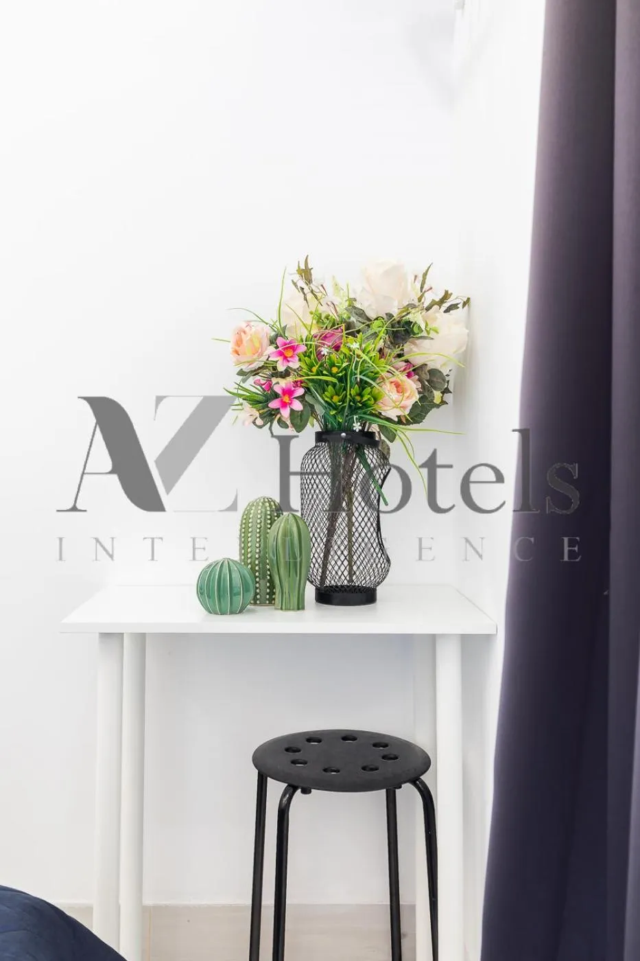 Decorative detail in AYZ Silvela - Auto check-in property