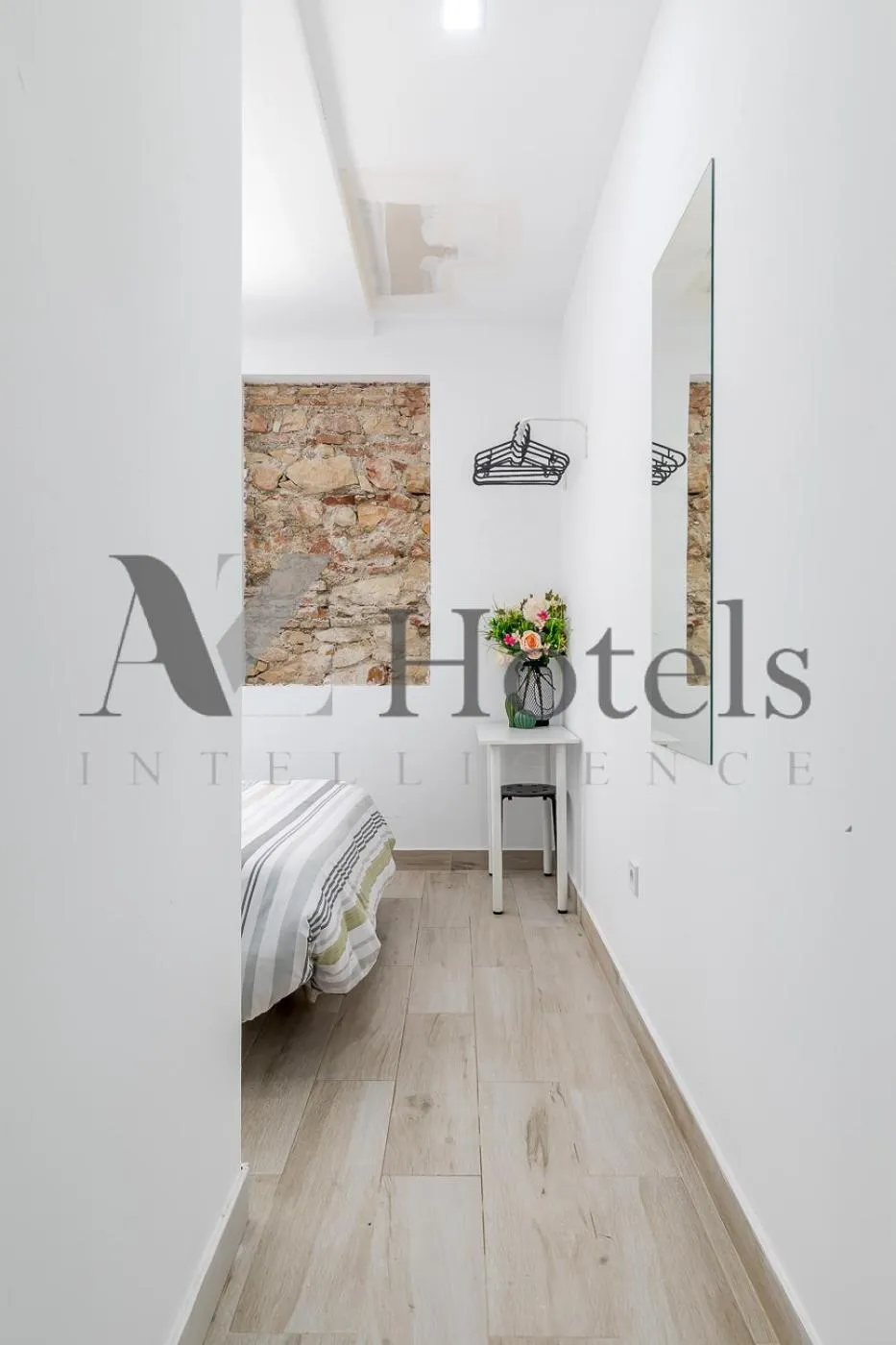 Decorative detail, Bed in AYZ Silvela - Auto check-in property