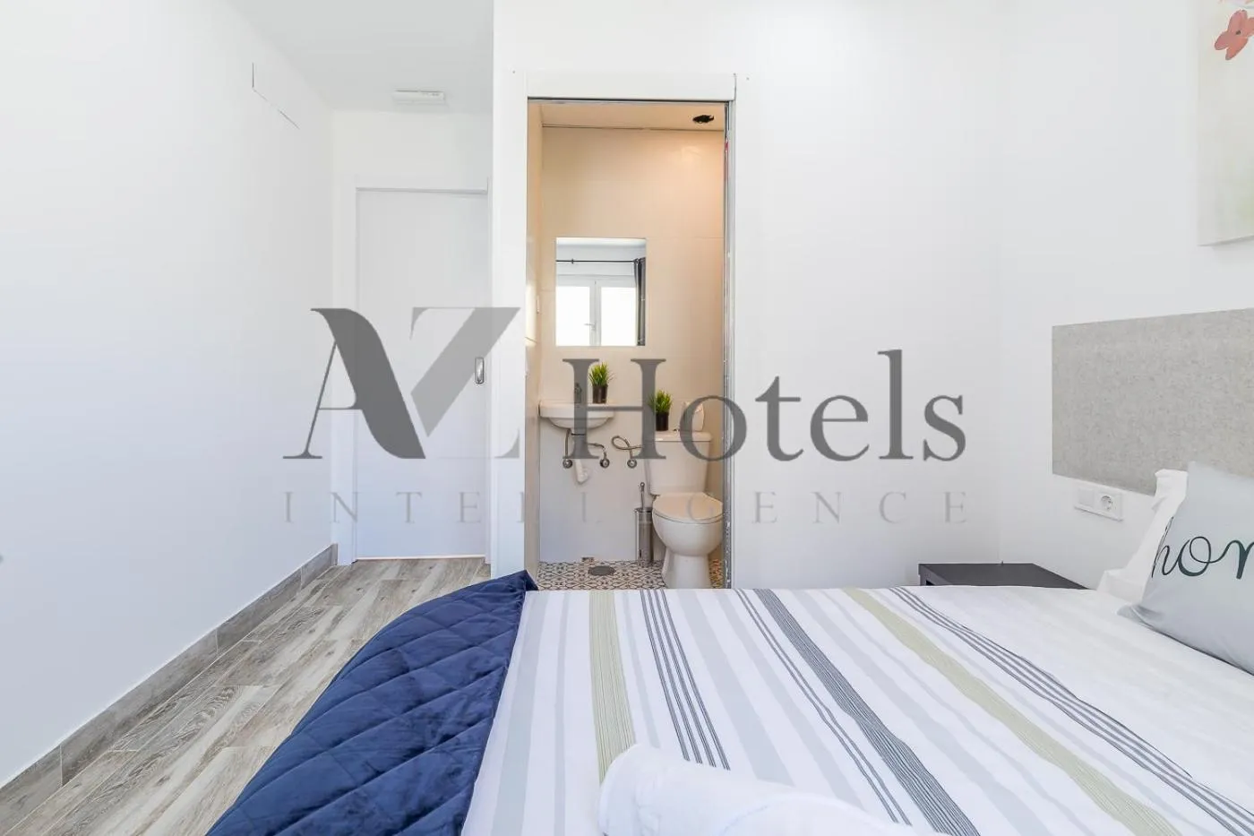 Photo of the whole room, Bed in AYZ Silvela - Auto check-in property