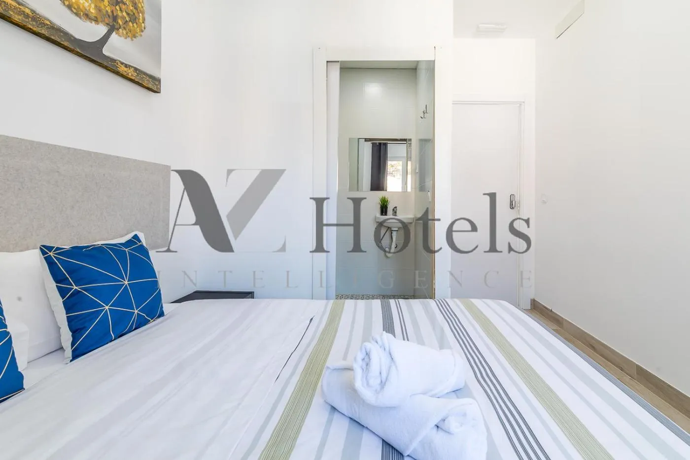 Decorative detail, Bed in AYZ Silvela - Auto check-in property