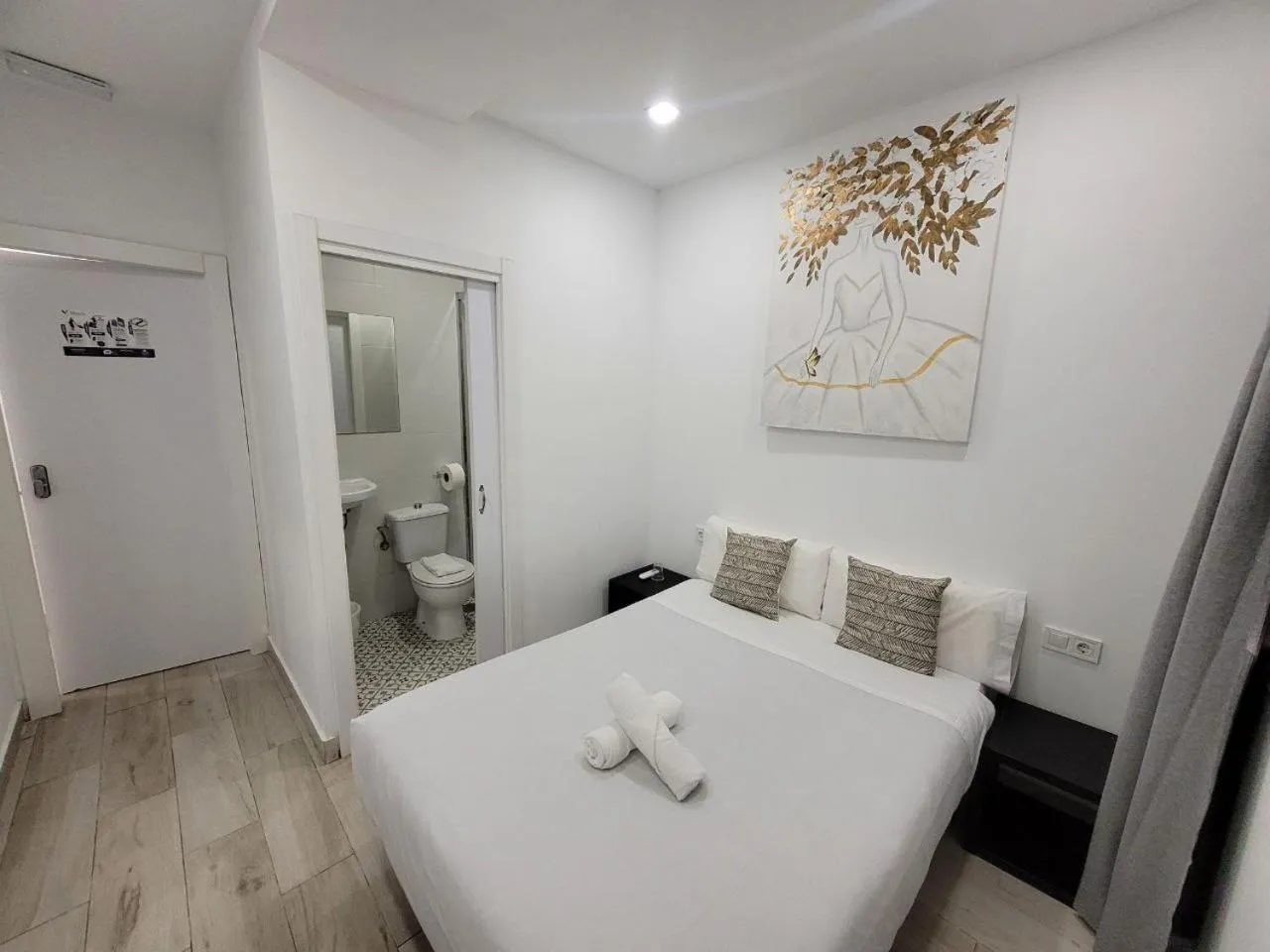 Bed in AYZ Silvela - Auto check-in property