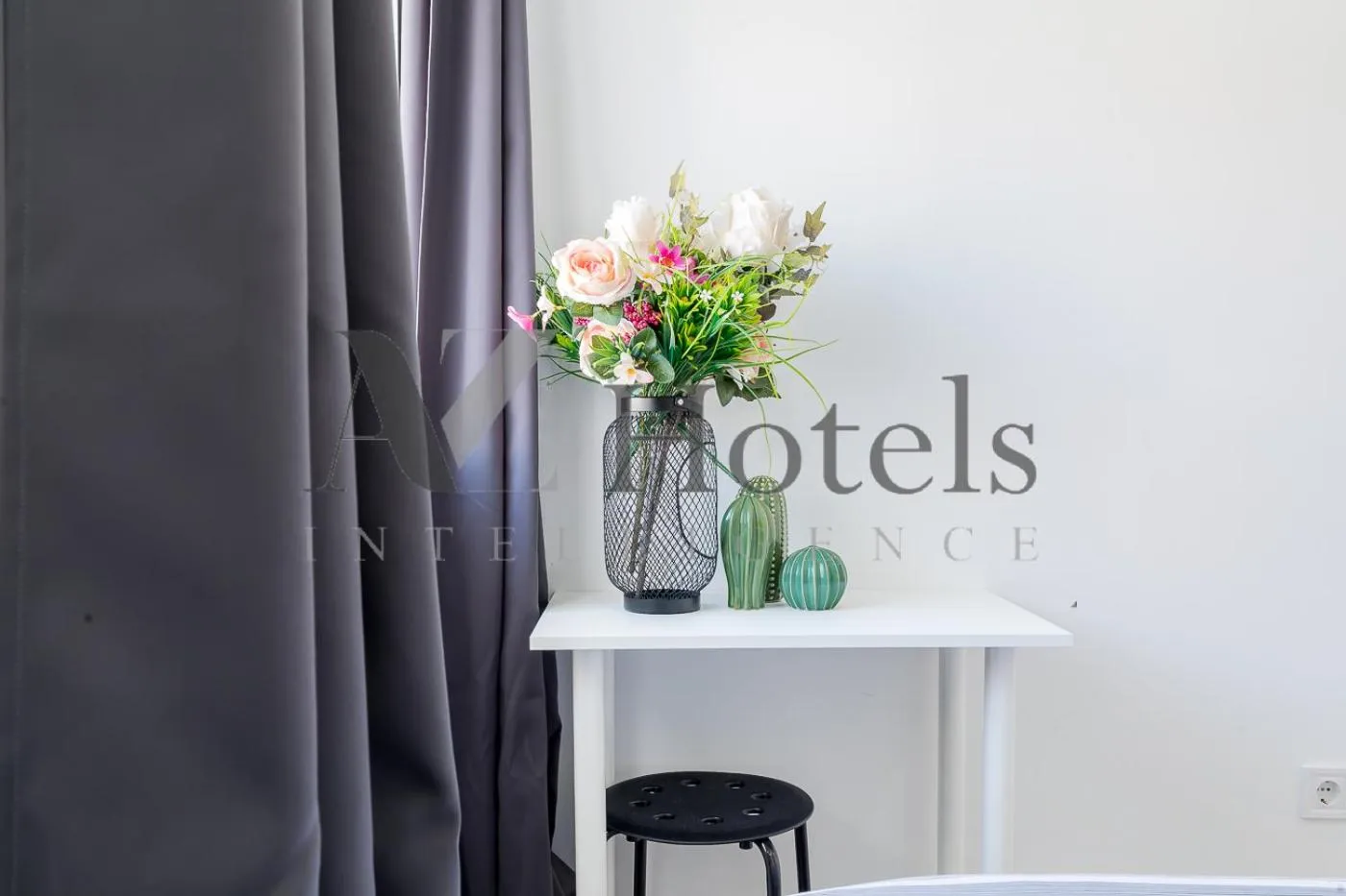 Decorative detail in AYZ Silvela - Auto check-in property