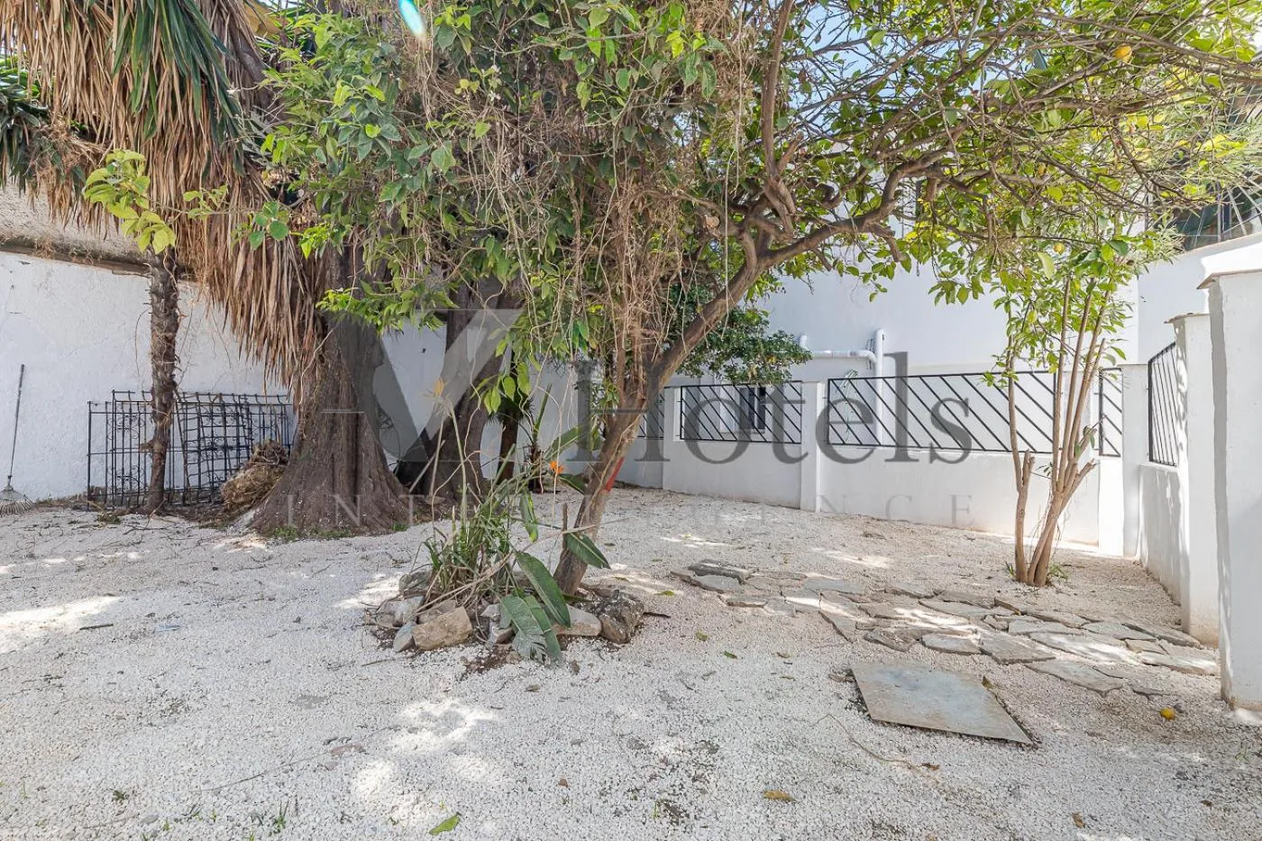 Patio in AYZ Silvela - Auto check-in property