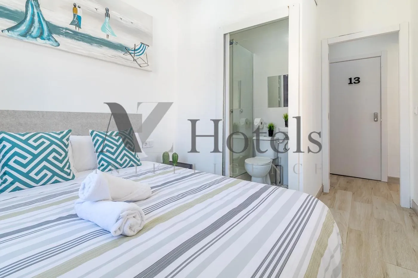 Decorative detail, Bed in AYZ Silvela - Auto check-in property