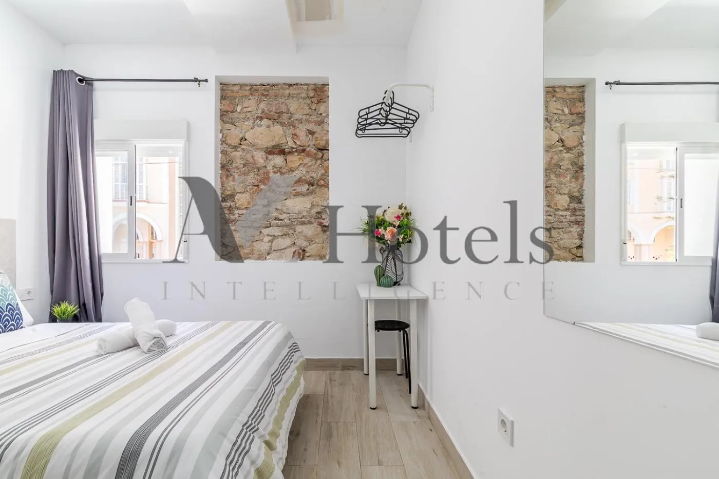 Decorative detail, Bed in AYZ Silvela - Auto check-in property